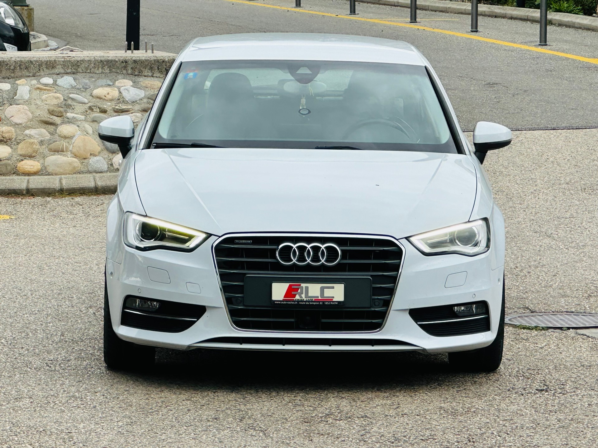 AUDI A3 Sportback 2.0 TDI Attraction quattro S-tronic-image-2