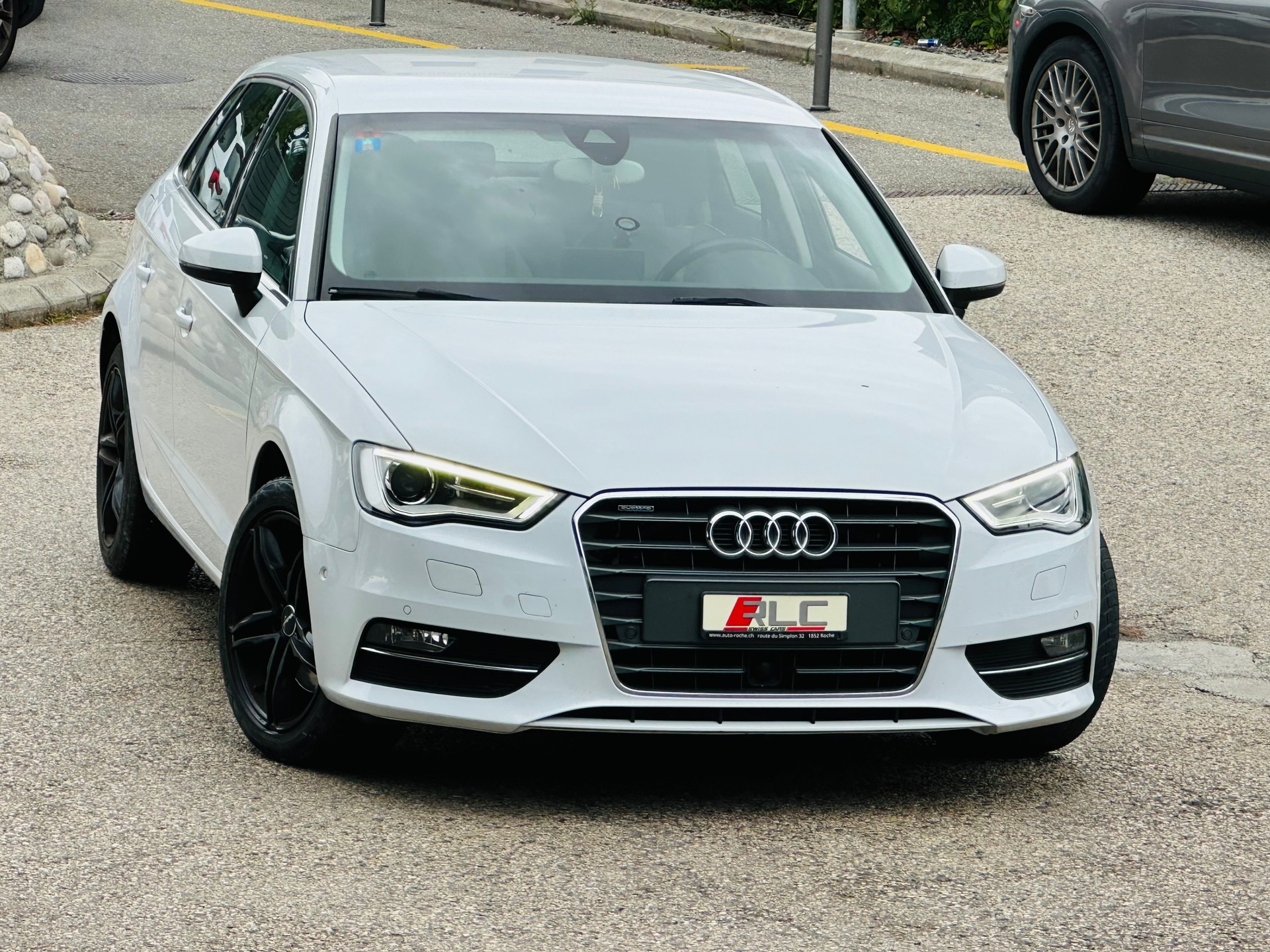 AUDI A3 Sportback 2.0 TDI Attraction quattro S-tronic-image-1