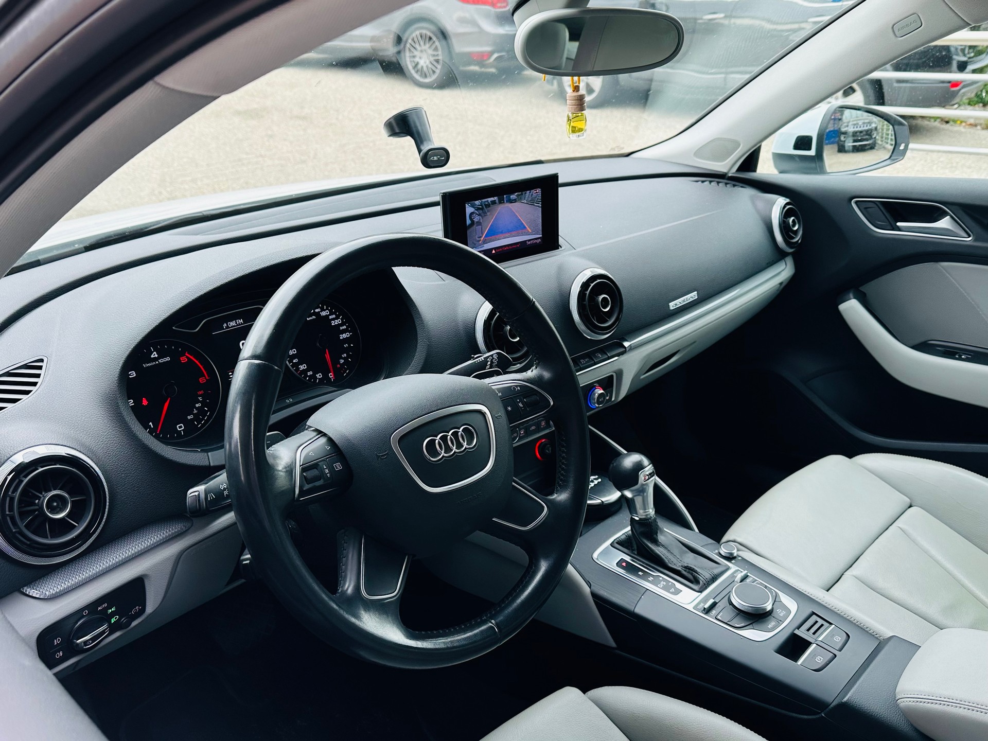 AUDI A3 Sportback 2.0 TDI Attraction quattro S-tronic-image-13