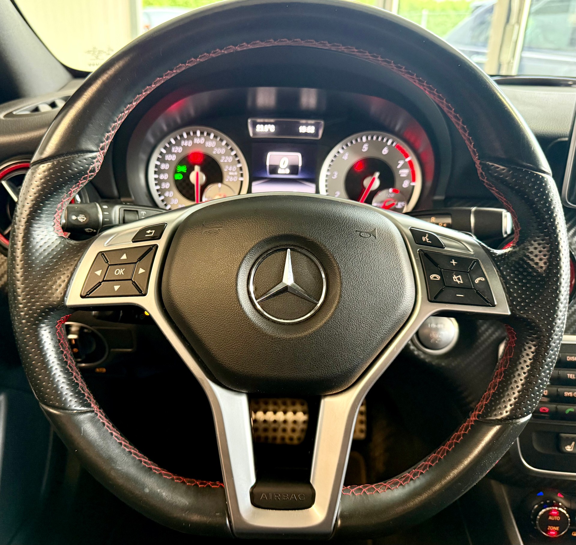 MERCEDES-BENZ A 250 Sport 4Matic 7G-DCT-image-16