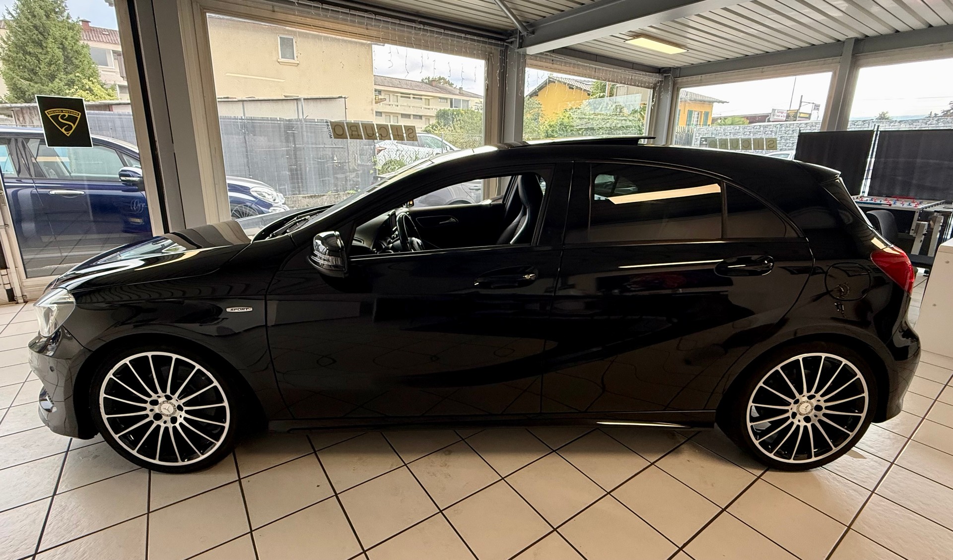 MERCEDES-BENZ A 250 Sport 4Matic 7G-DCT-image-4