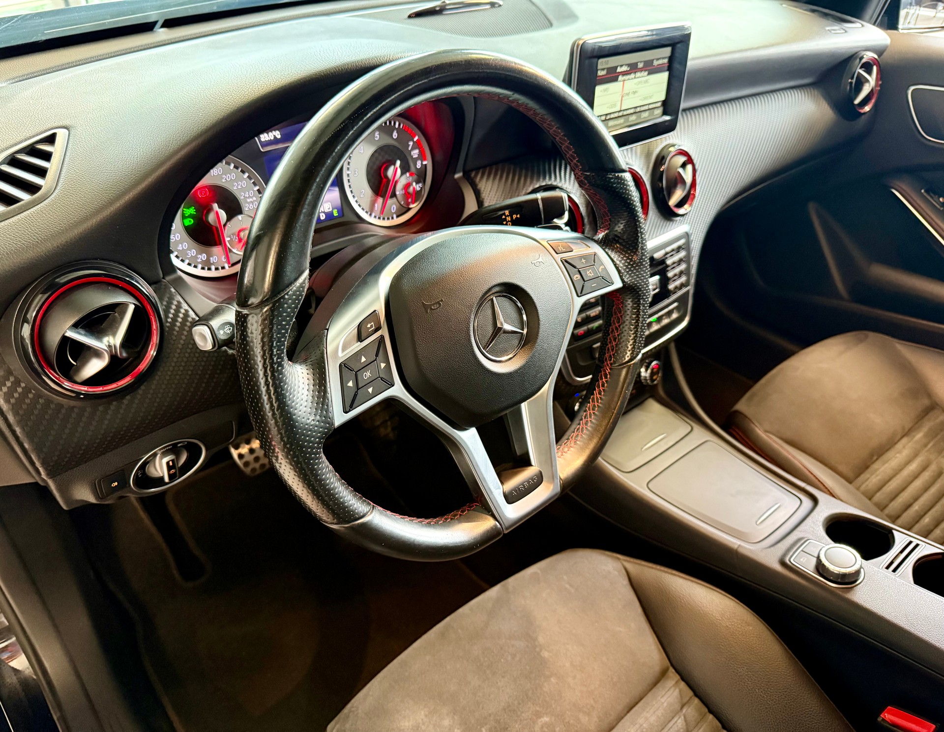 MERCEDES-BENZ A 250 Sport 4Matic 7G-DCT-image-12