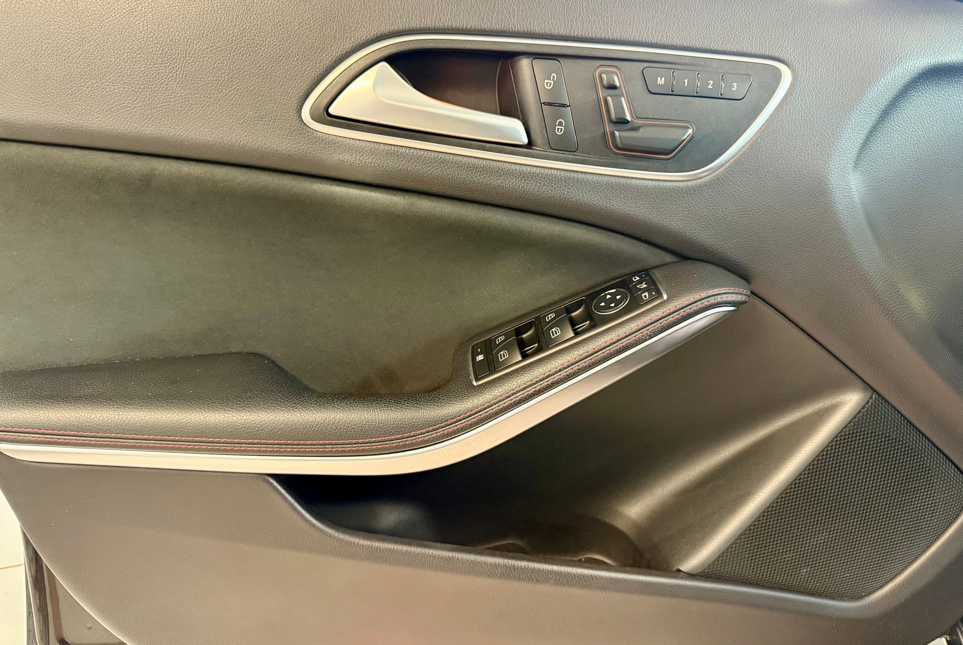 MERCEDES-BENZ A 250 Sport 4Matic 7G-DCT-image-21