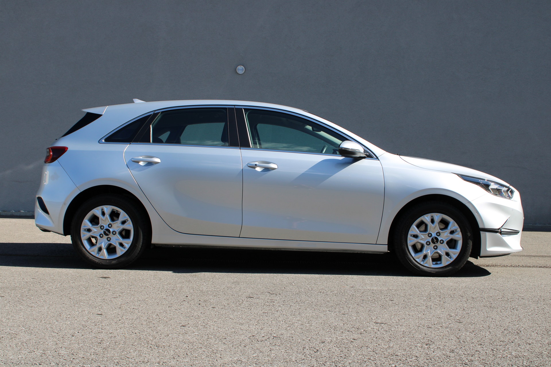 KIA Ceed 1.5 T-GDi MHEV Power DCT-image-4