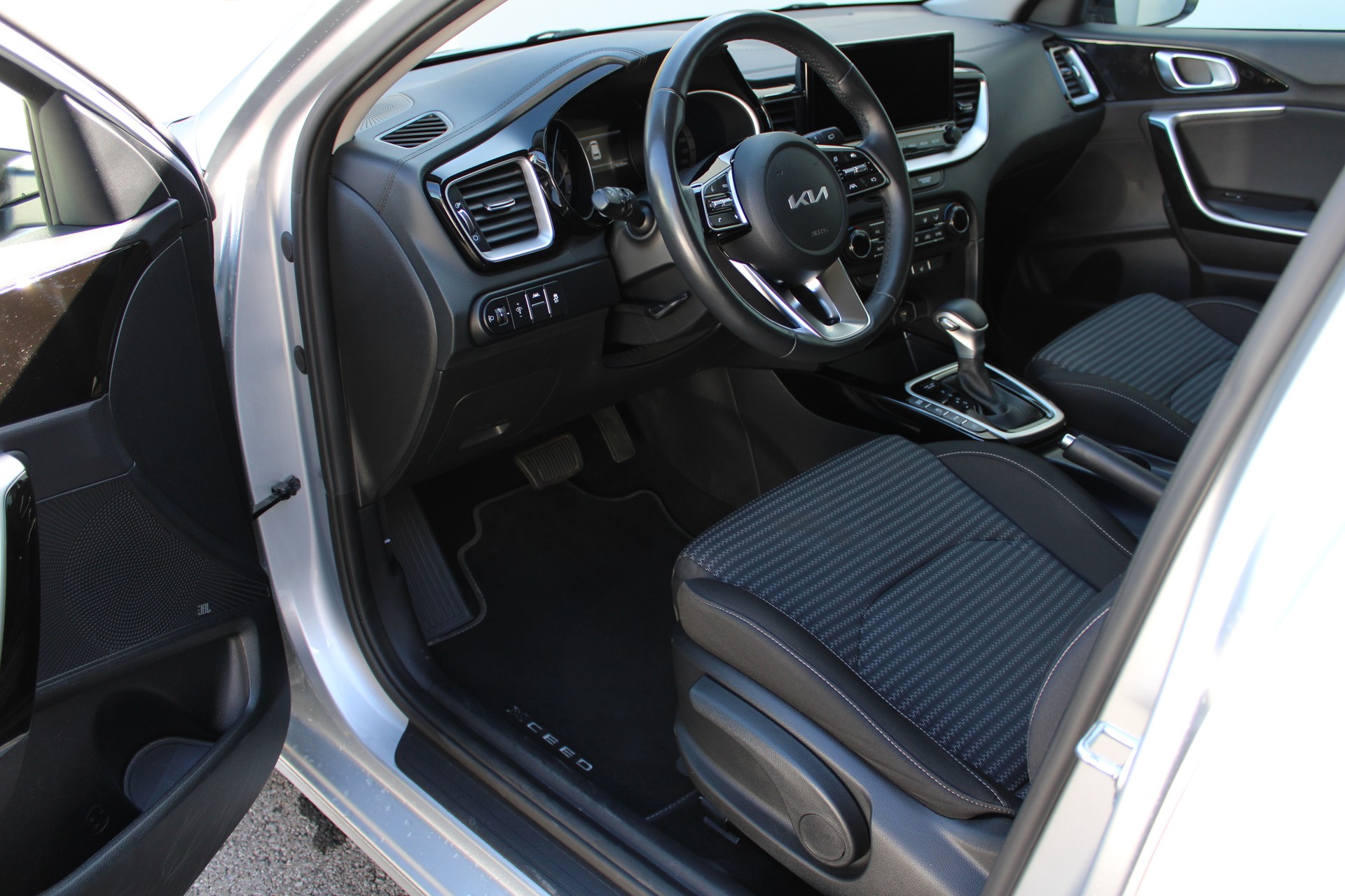 KIA Ceed 1.5 T-GDi MHEV Power DCT-image-8