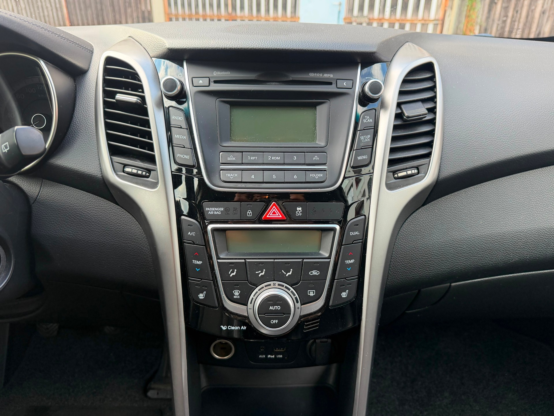 HYUNDAI i30 Wagon 1.6 CRDi Premium-image-10