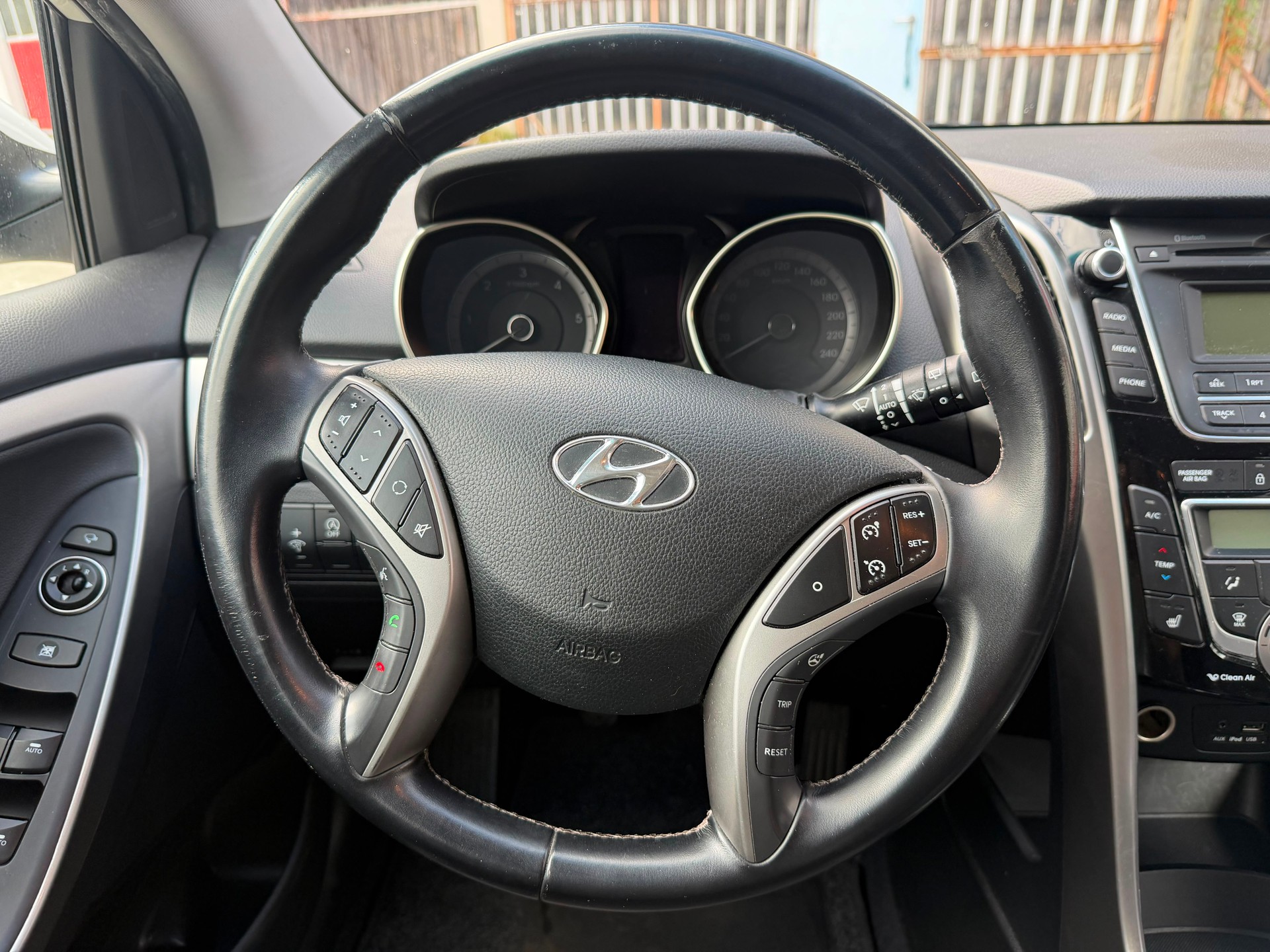 HYUNDAI i30 Wagon 1.6 CRDi Premium-image-11