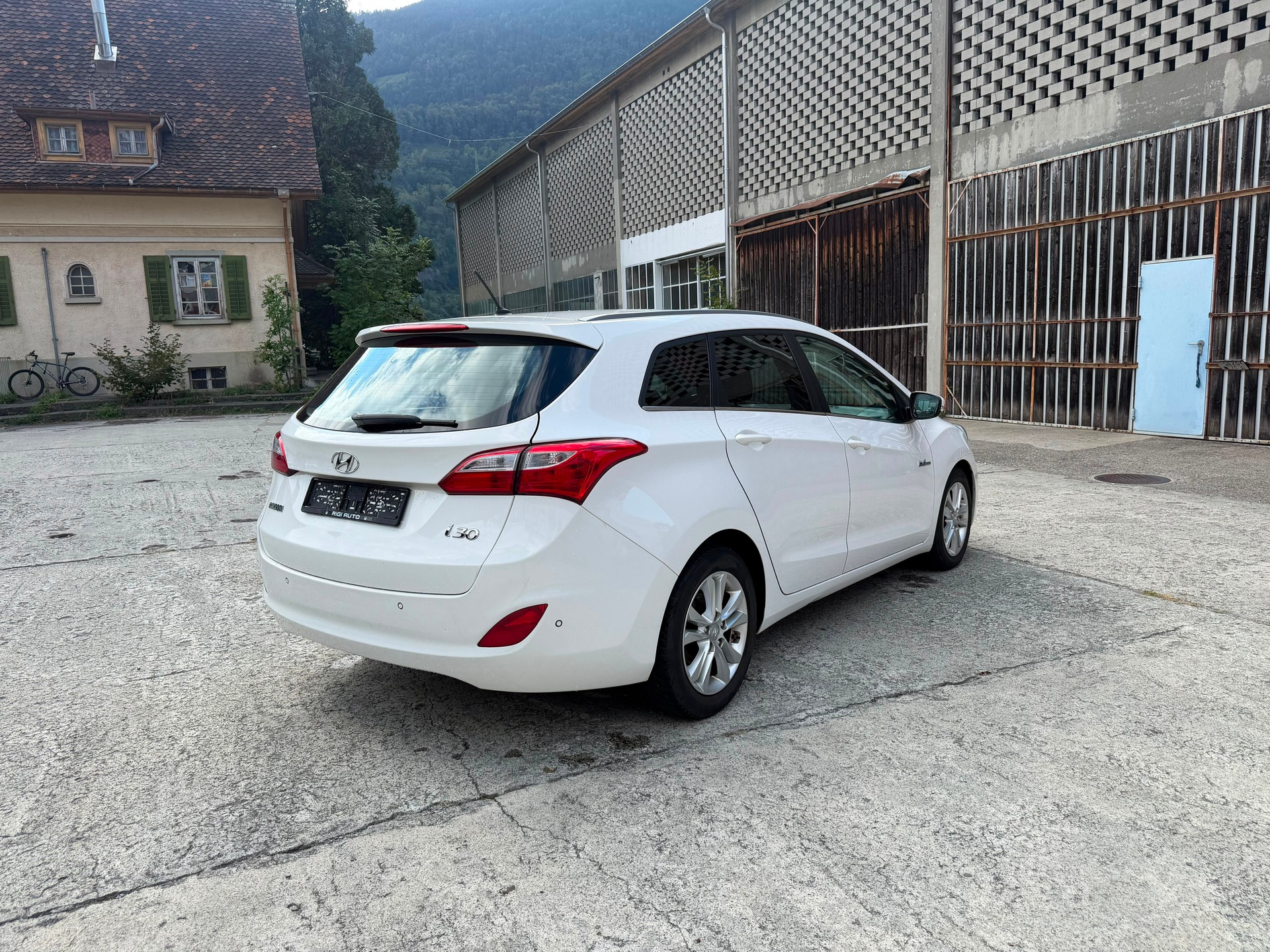 HYUNDAI i30 Wagon 1.6 CRDi Premium-image-3