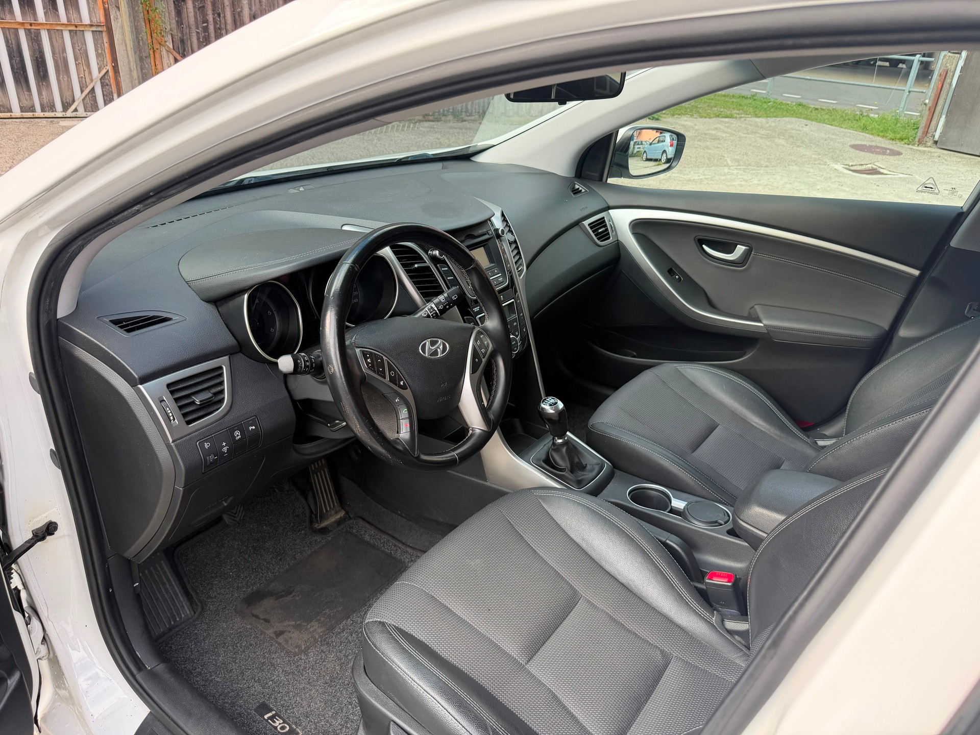 HYUNDAI i30 Wagon 1.6 CRDi Premium-image-8
