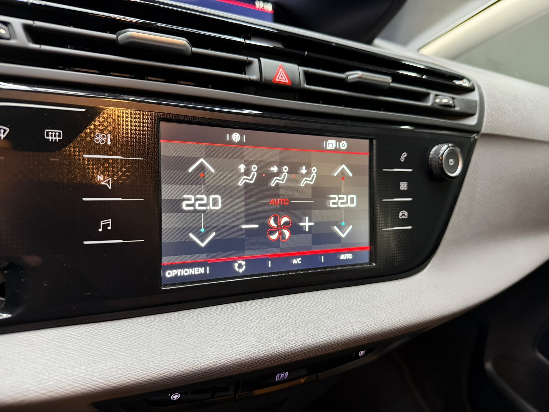CITROEN Grand C4 Picasso 1.6i 16V THP Shine EAT6-image-8
