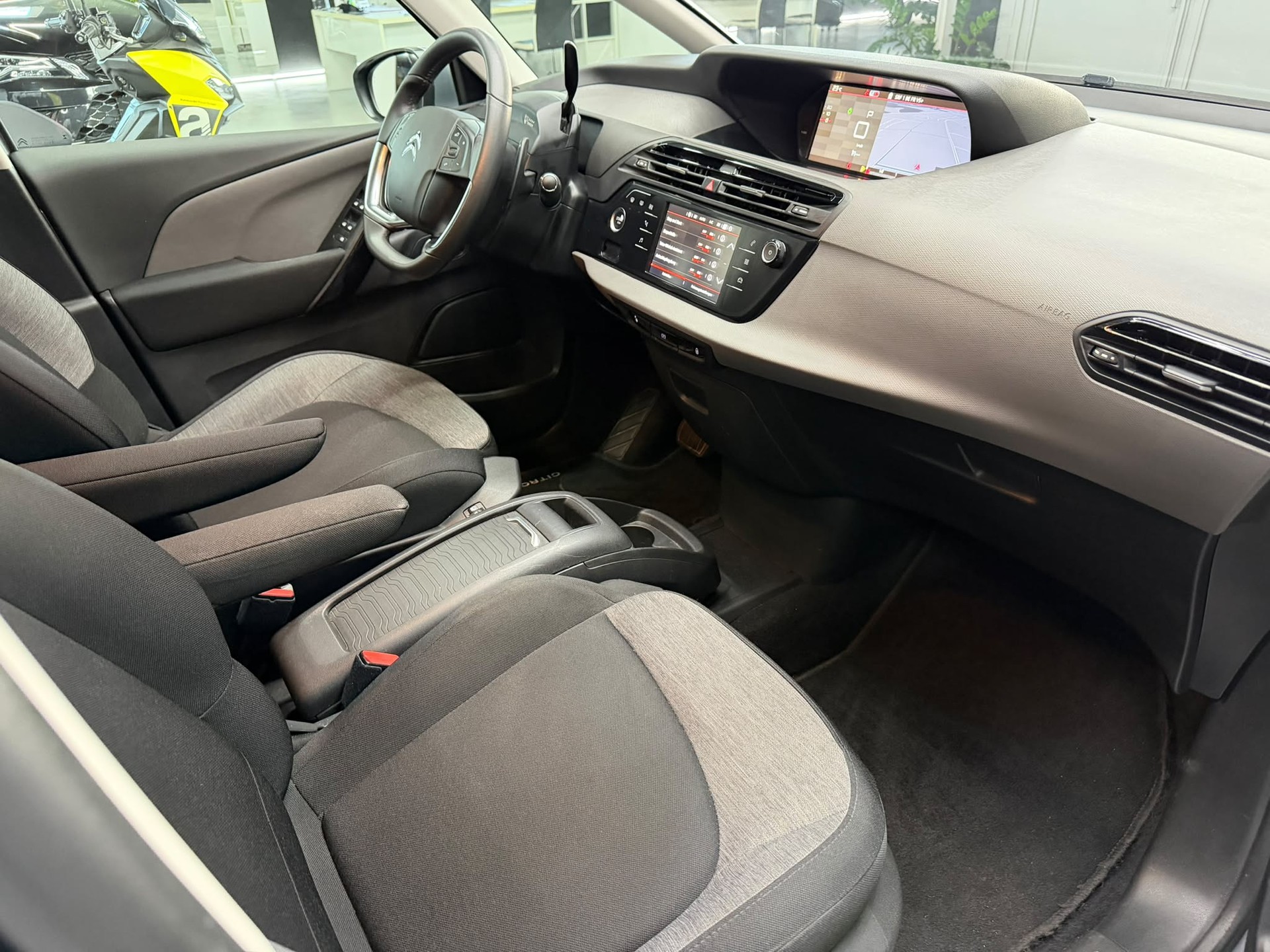 CITROEN Grand C4 Picasso 1.6i 16V THP Shine EAT6-image-5
