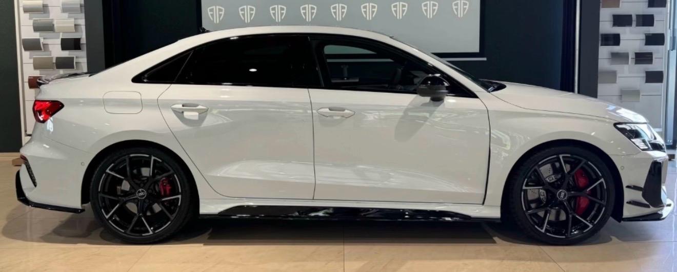 AUDI Audi RS3 2.5 TFSI quattro S-Tronic StrollSport Aerokit-image-1