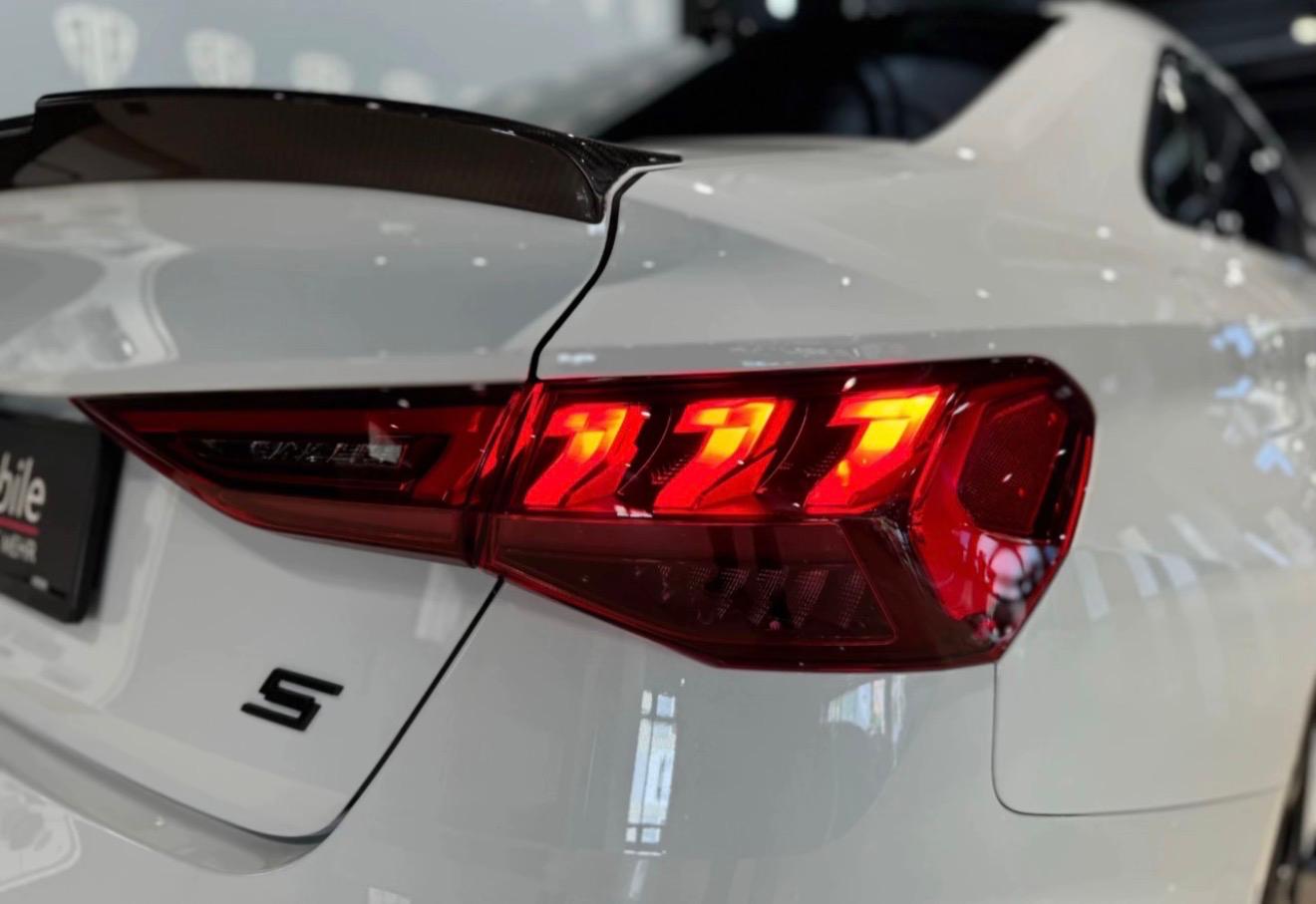 AUDI Audi RS3 2.5 TFSI quattro S-Tronic StrollSport Aerokit-image-3