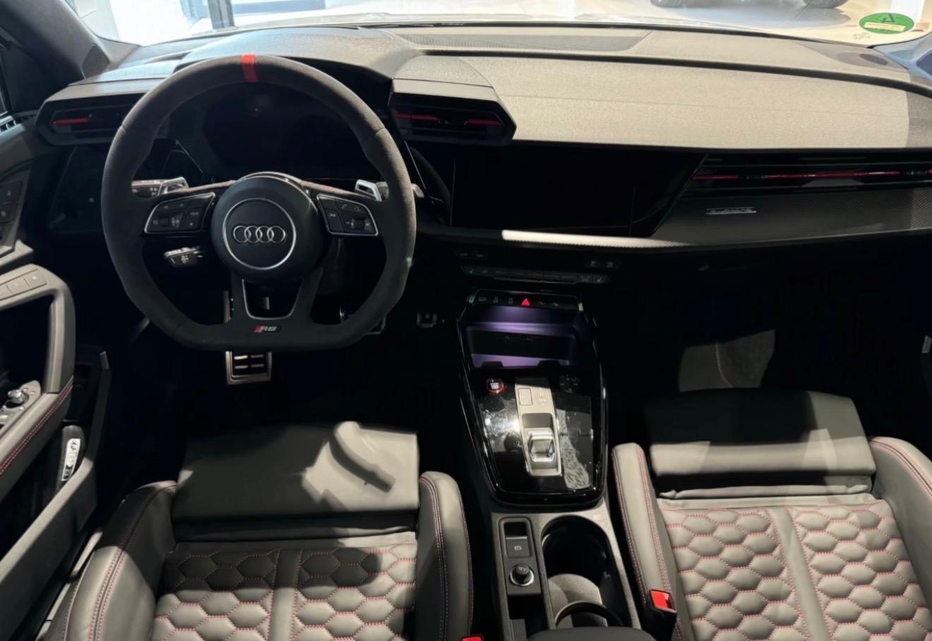 AUDI Audi RS3 2.5 TFSI quattro S-Tronic StrollSport Aerokit-image-4
