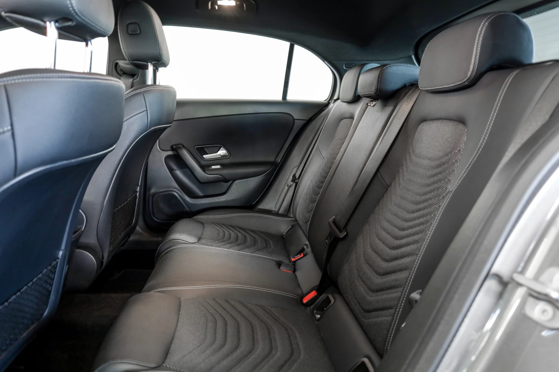 MERCEDES-BENZ A 180 7G-DCT MULTIBEAM LED / DISTRONIC / Caméra de recul-image-13