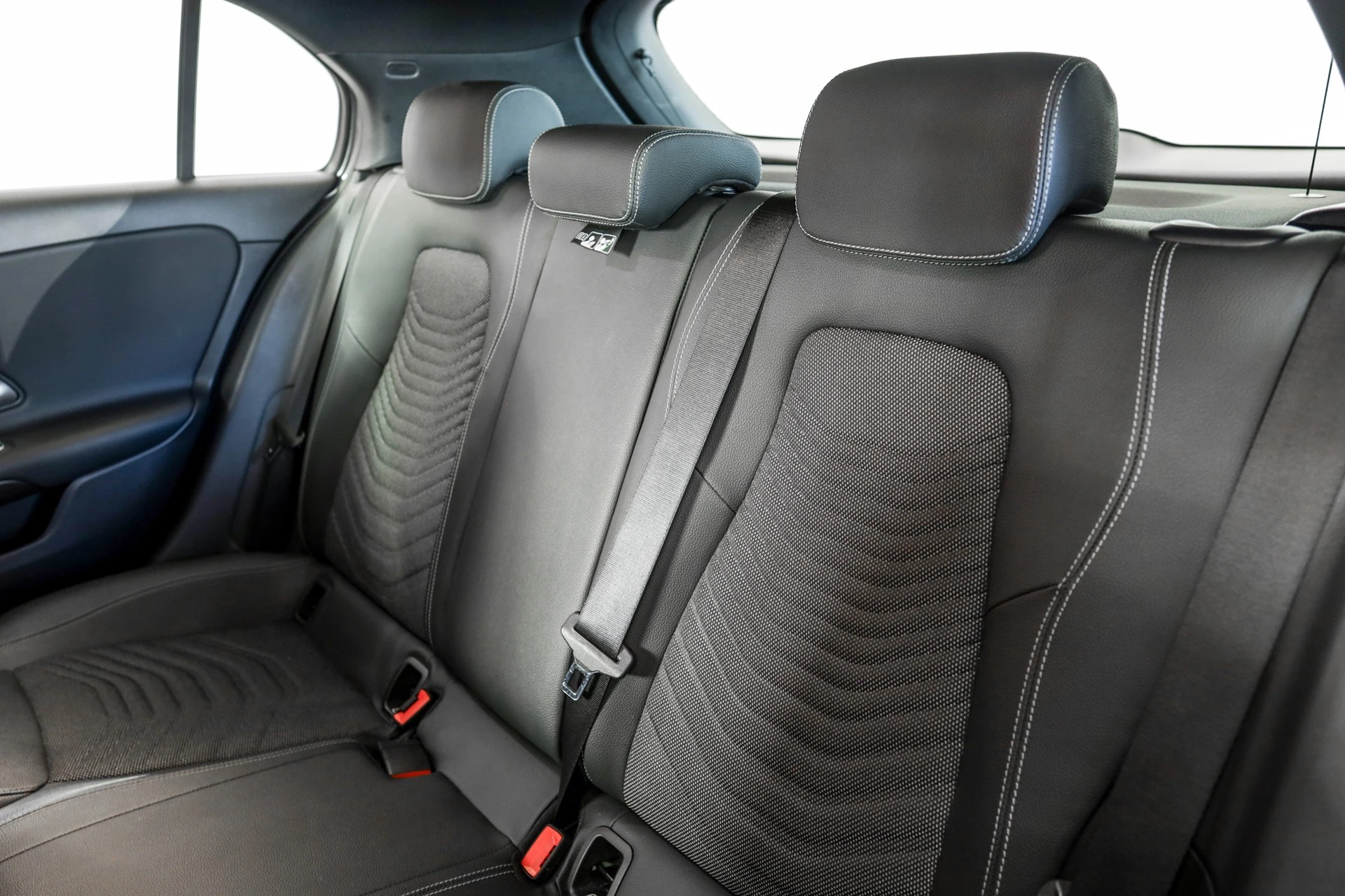 MERCEDES-BENZ A 180 7G-DCT MULTIBEAM LED / DISTRONIC / Caméra de recul-image-14