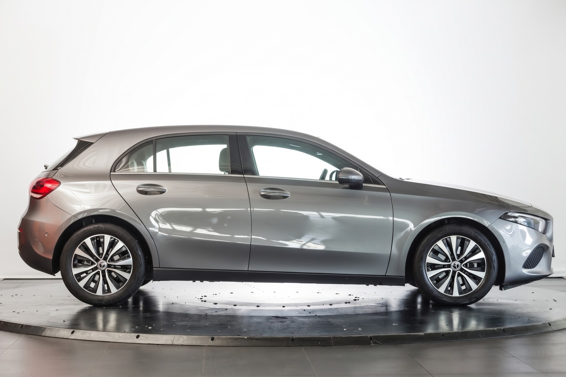 MERCEDES-BENZ A 180 7G-DCT MULTIBEAM LED / DISTRONIC / Caméra de recul-image-5