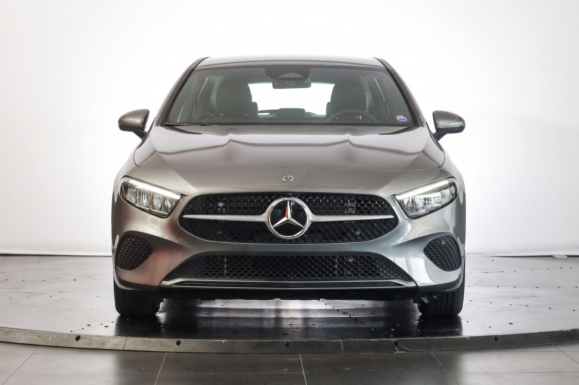 MERCEDES-BENZ A 180 7G-DCT MULTIBEAM LED / DISTRONIC / Caméra de recul-image-1