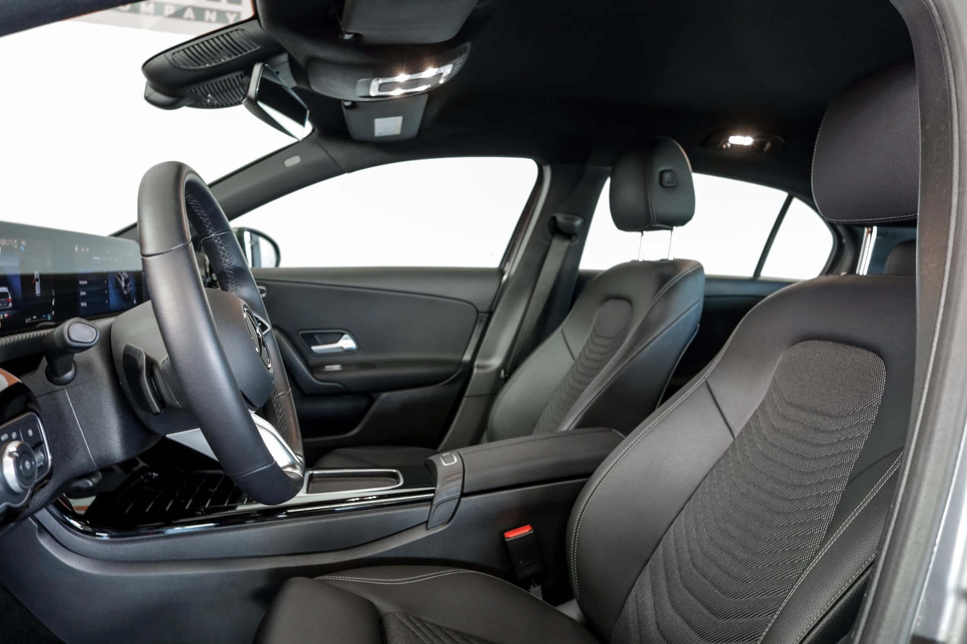 MERCEDES-BENZ A 180 7G-DCT MULTIBEAM LED / DISTRONIC / Caméra de recul-image-11