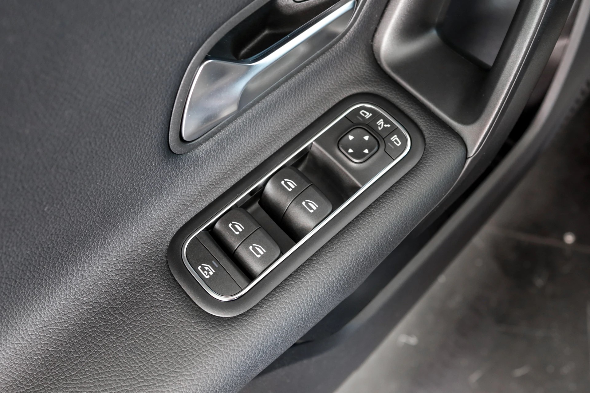MERCEDES-BENZ A 180 7G-DCT MULTIBEAM LED / DISTRONIC / Caméra de recul-image-26