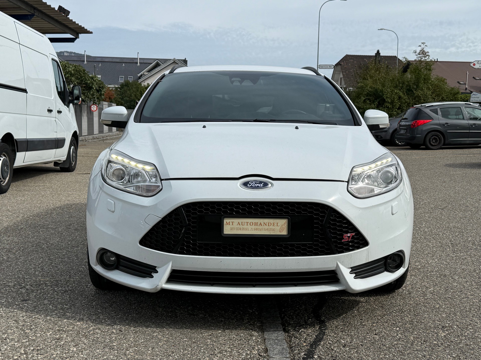 FORD Focus 2.0 SCTi ST-1-image-1