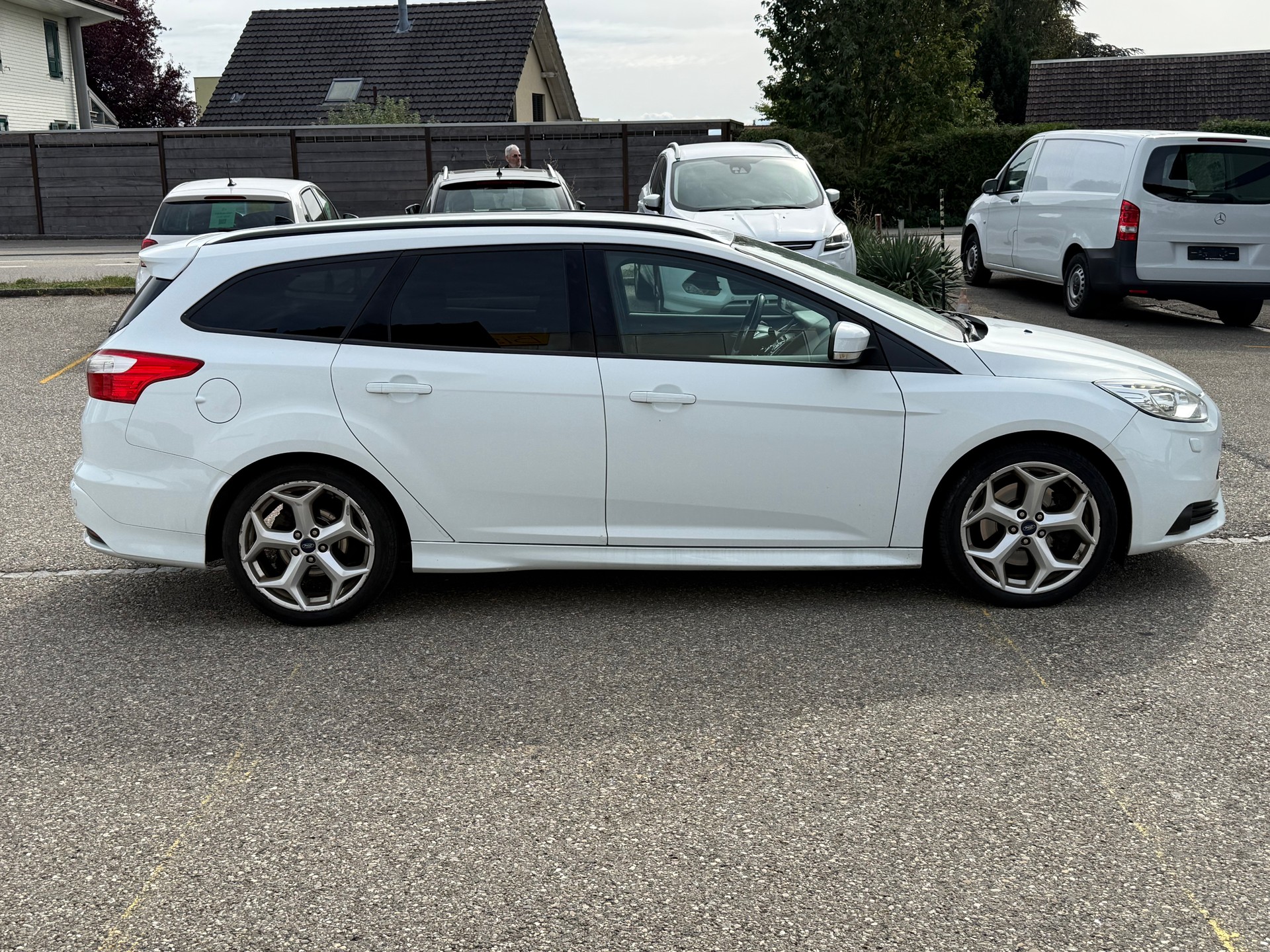 FORD Focus 2.0 SCTi ST-1-image-3