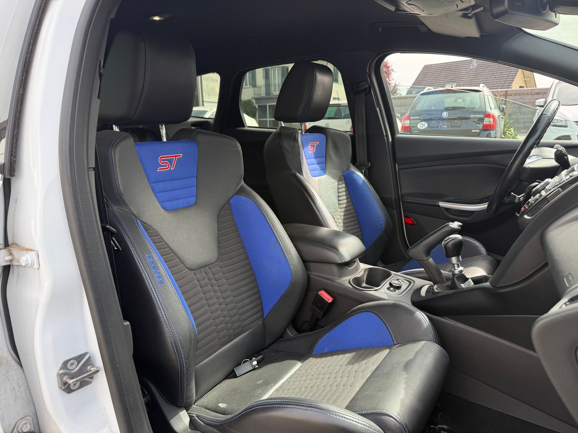 FORD Focus 2.0 SCTi ST-1-image-10