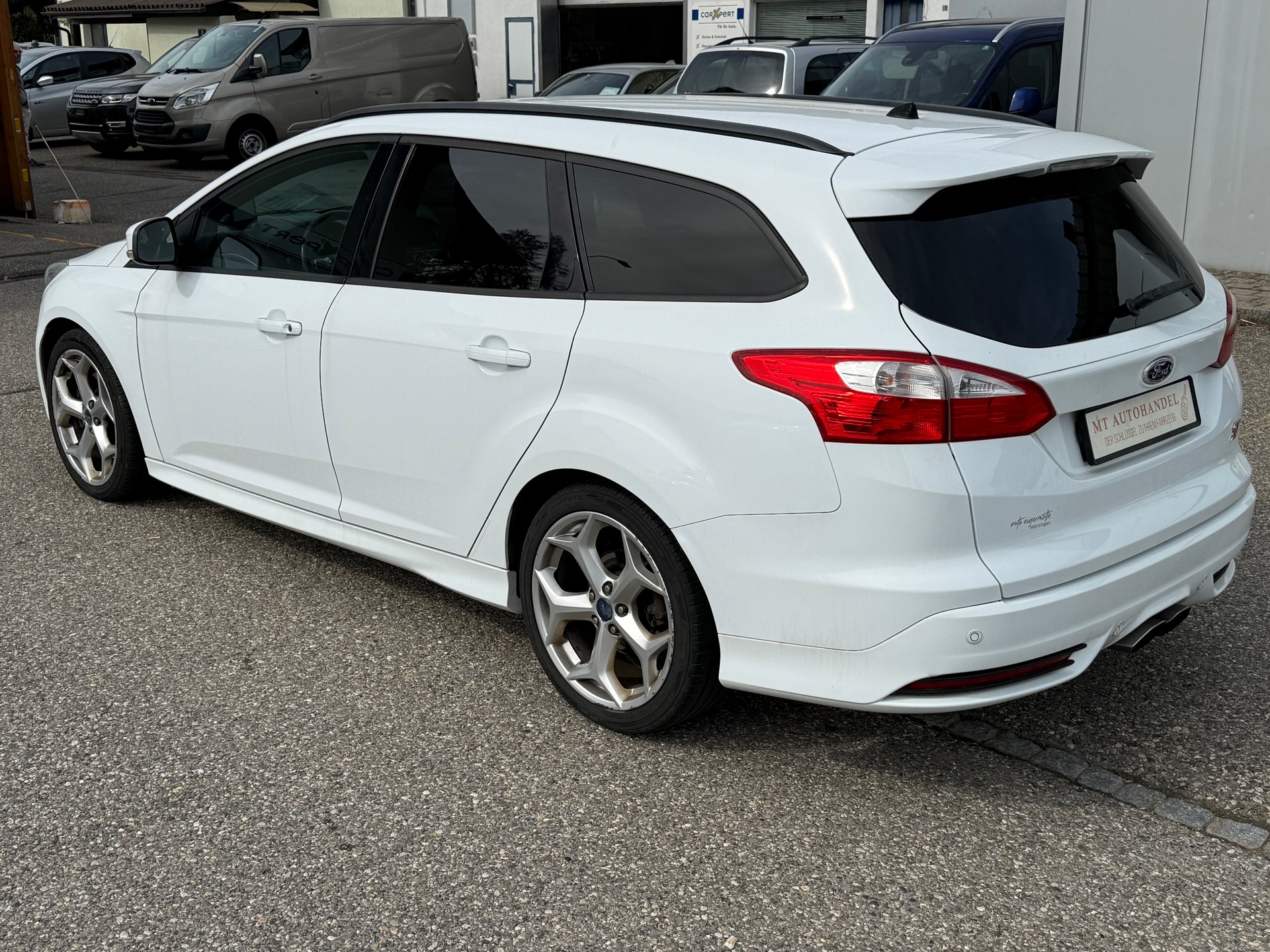 FORD Focus 2.0 SCTi ST-1-image-6