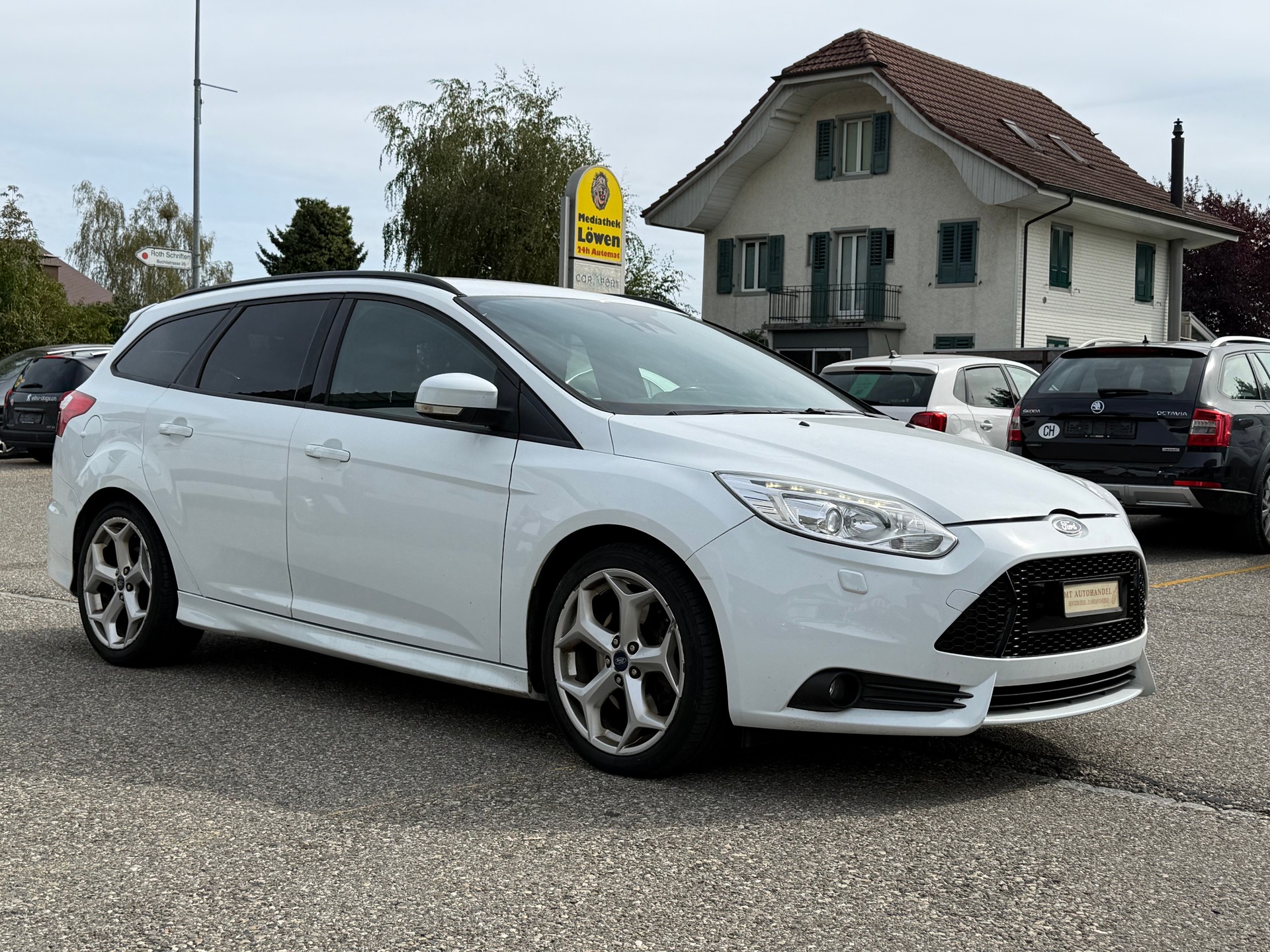 FORD Focus 2.0 SCTi ST-1-image-2