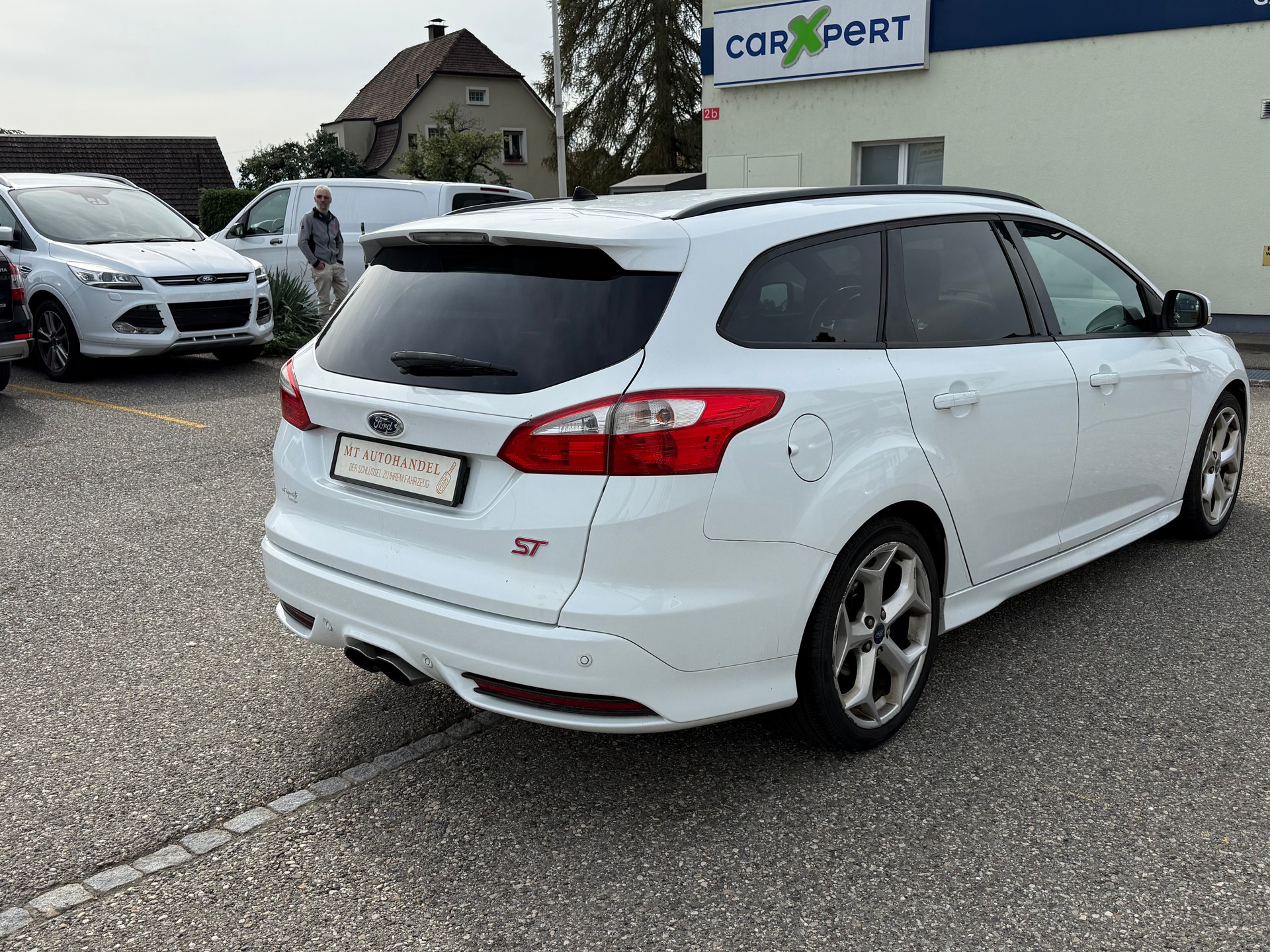 FORD Focus 2.0 SCTi ST-1-image-4
