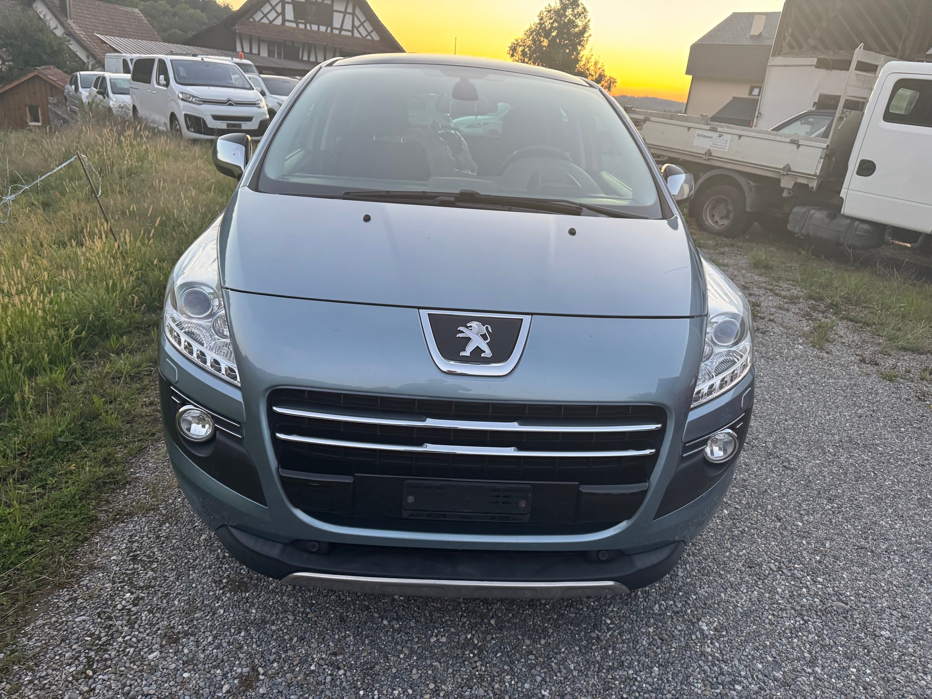 PEUGEOT 3008 HYbrid4 2.0 HDI EGS6-image-2