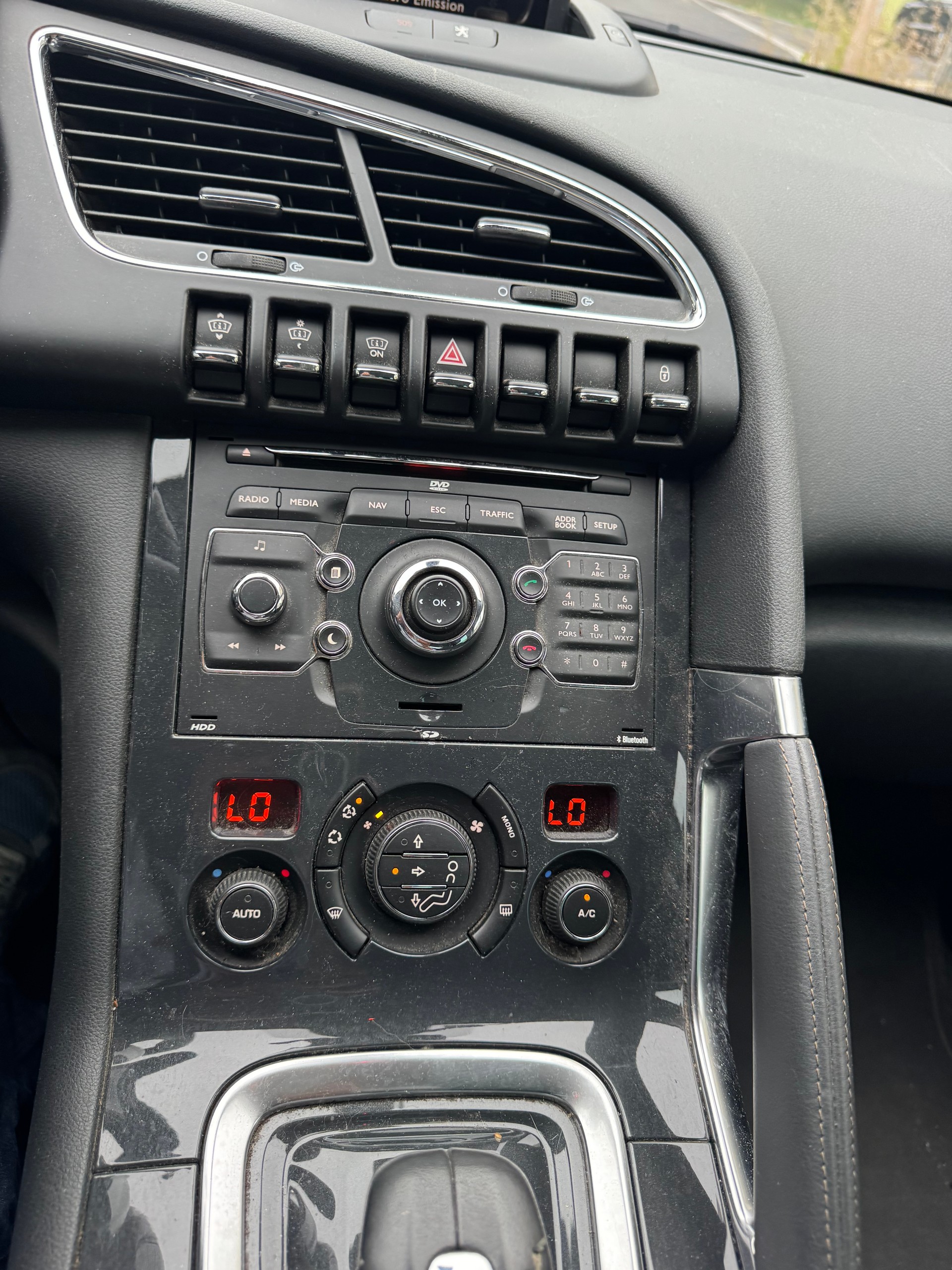 PEUGEOT 3008 HYbrid4 2.0 HDI EGS6-image-10