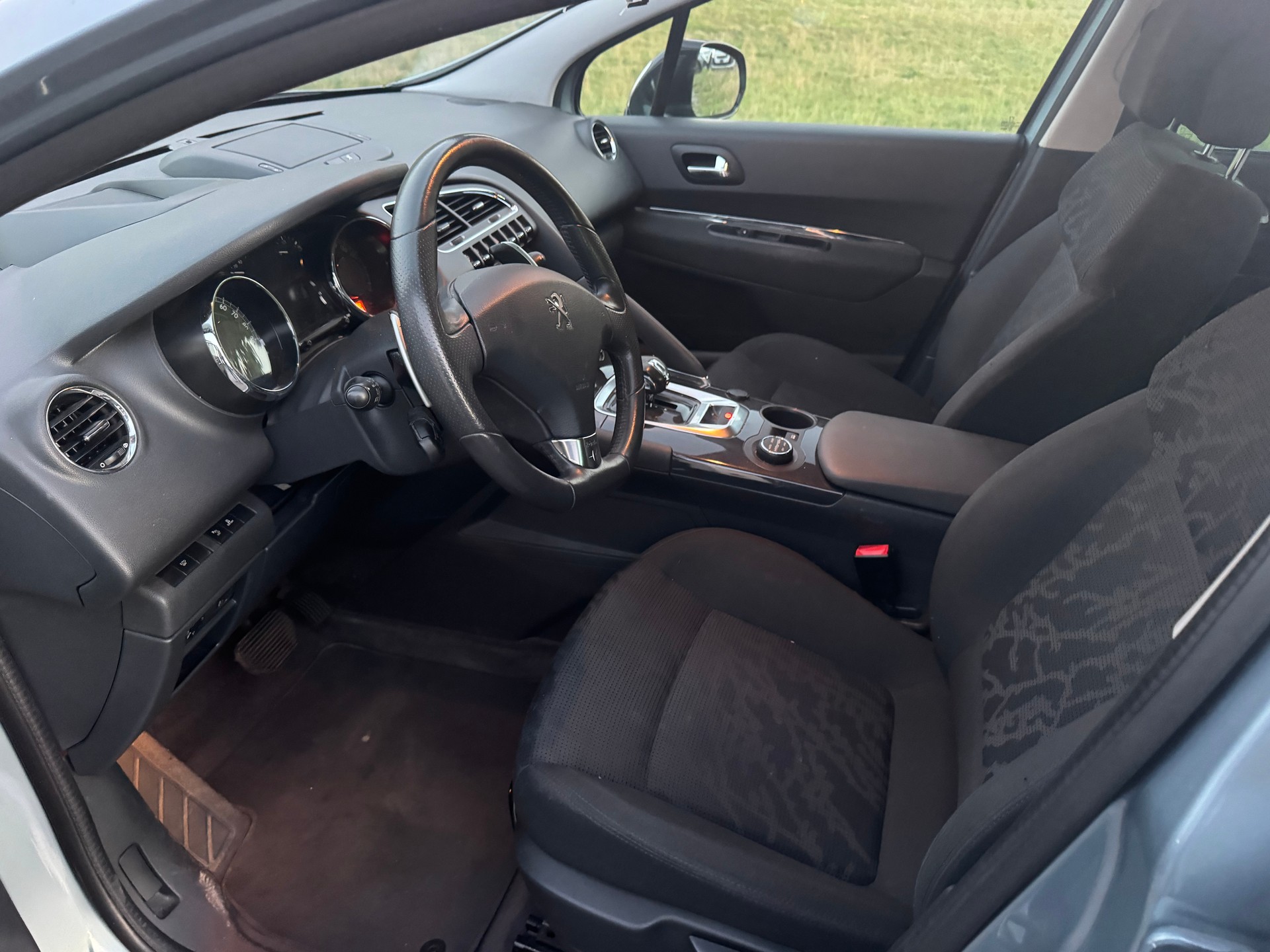 PEUGEOT 3008 HYbrid4 2.0 HDI EGS6-image-12