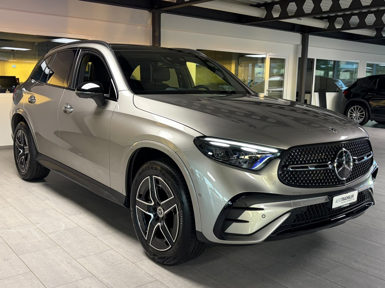 MERCEDES-BENZ GLC 300 e 4Matic EQ Star 9G-Tronic-image-2