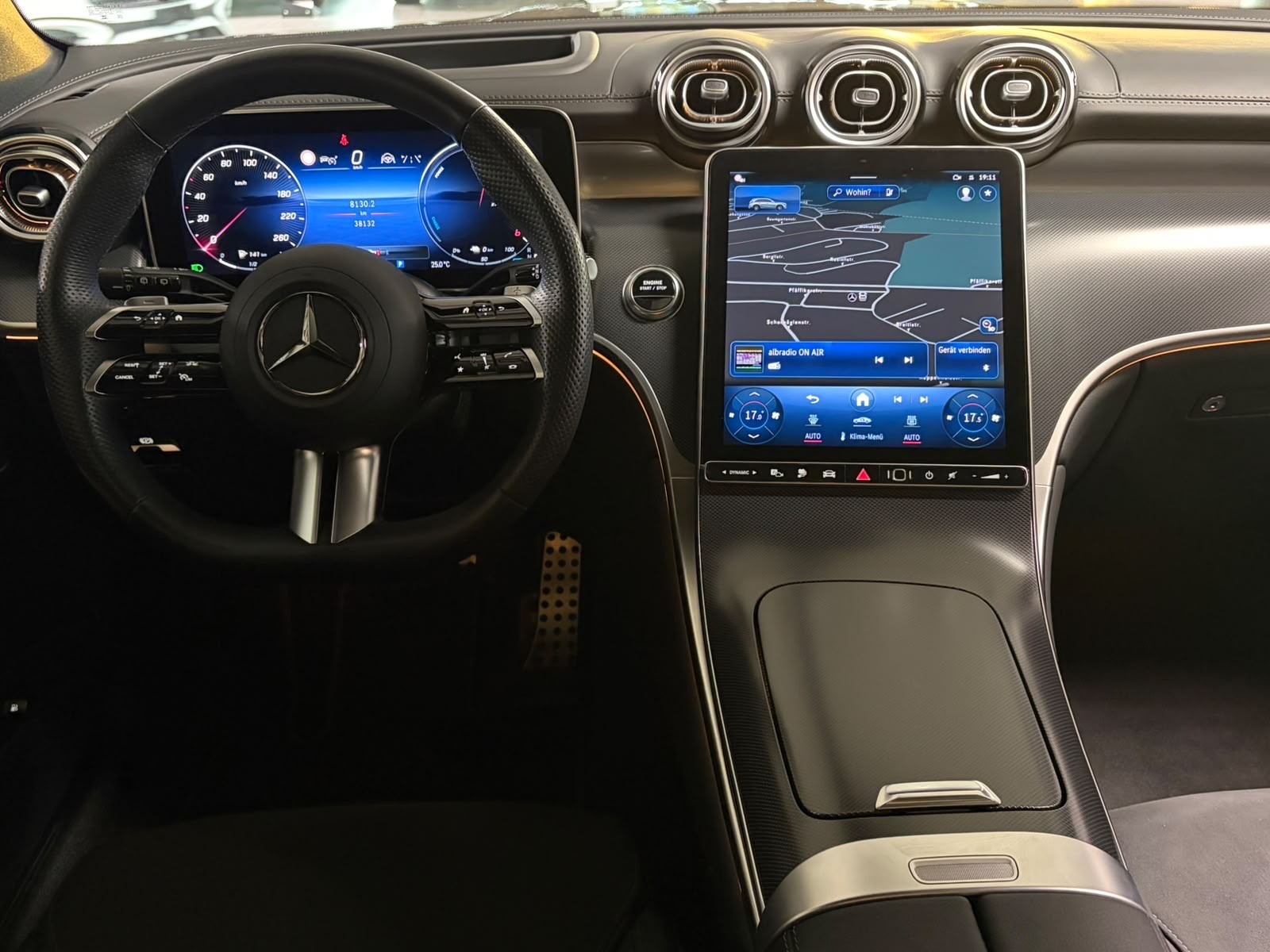 MERCEDES-BENZ GLC 300 e 4Matic EQ Star 9G-Tronic-image-10