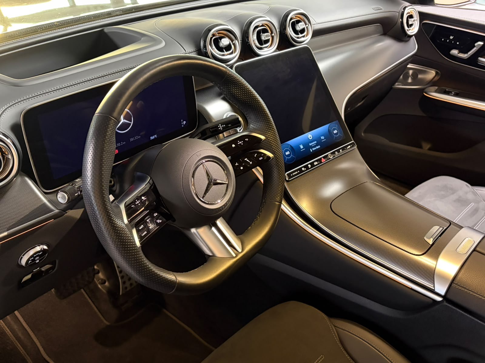 MERCEDES-BENZ GLC 300 e 4Matic EQ Star 9G-Tronic-image-9