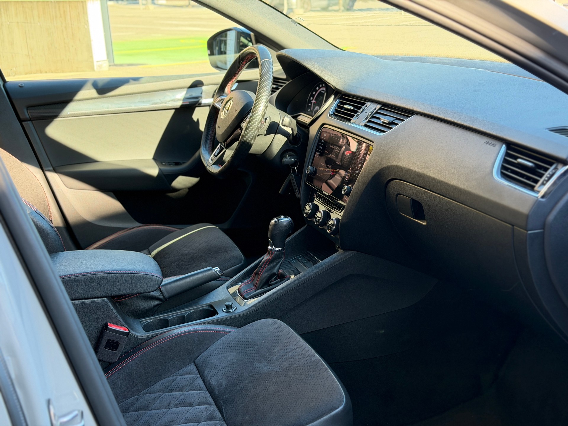 SKODA Octavia Combi 2.0 TDI RS DSG-image-23