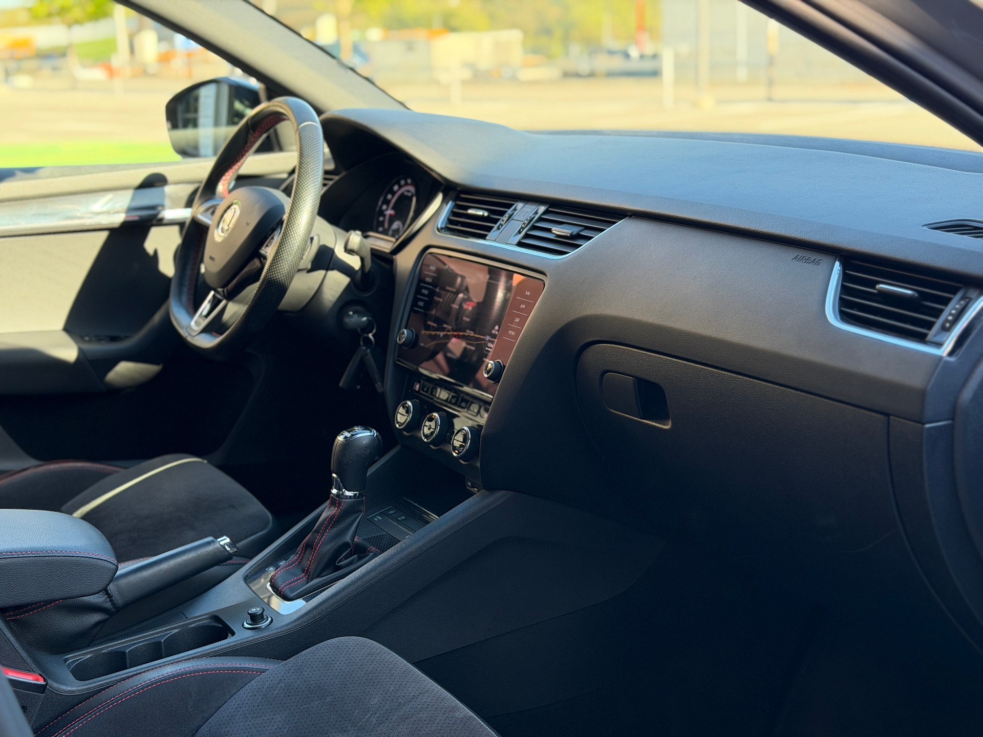 SKODA Octavia Combi 2.0 TDI RS DSG-image-28