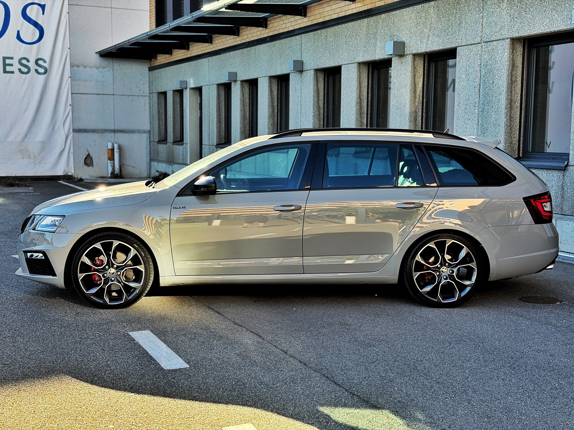 SKODA Octavia Combi 2.0 TDI RS DSG-image-1