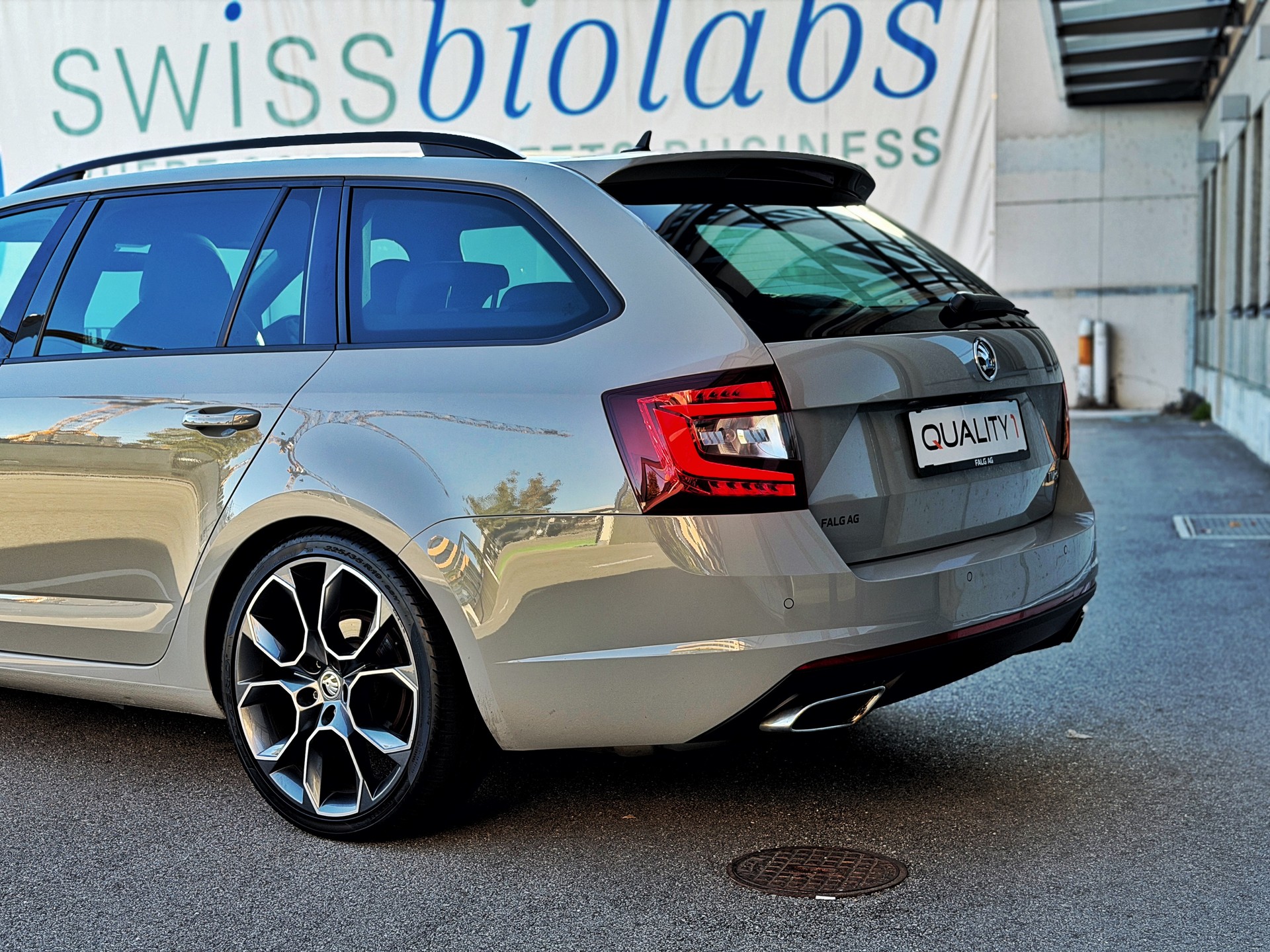 SKODA Octavia Combi 2.0 TDI RS DSG-image-11