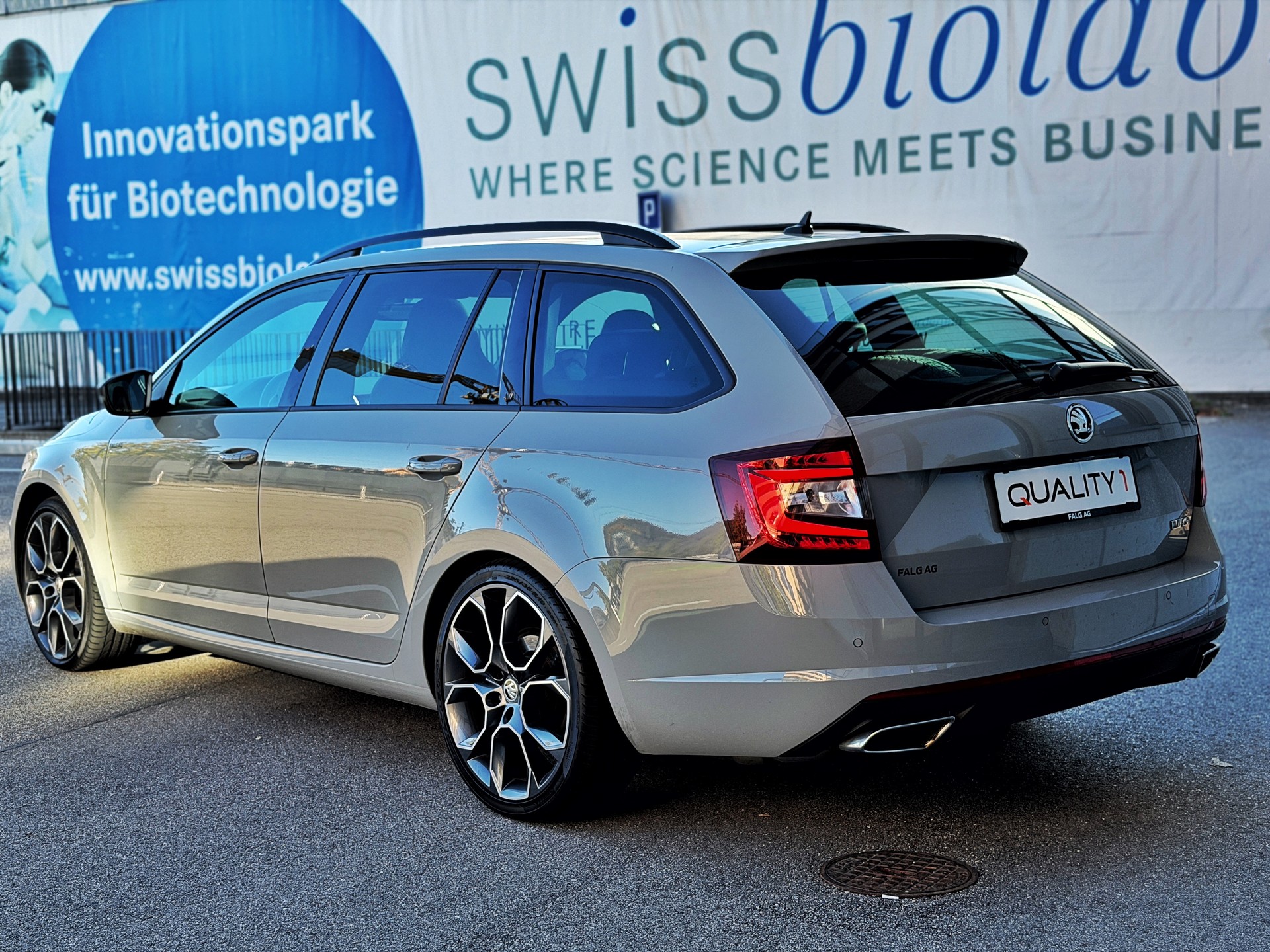 SKODA Octavia Combi 2.0 TDI RS DSG-image-2
