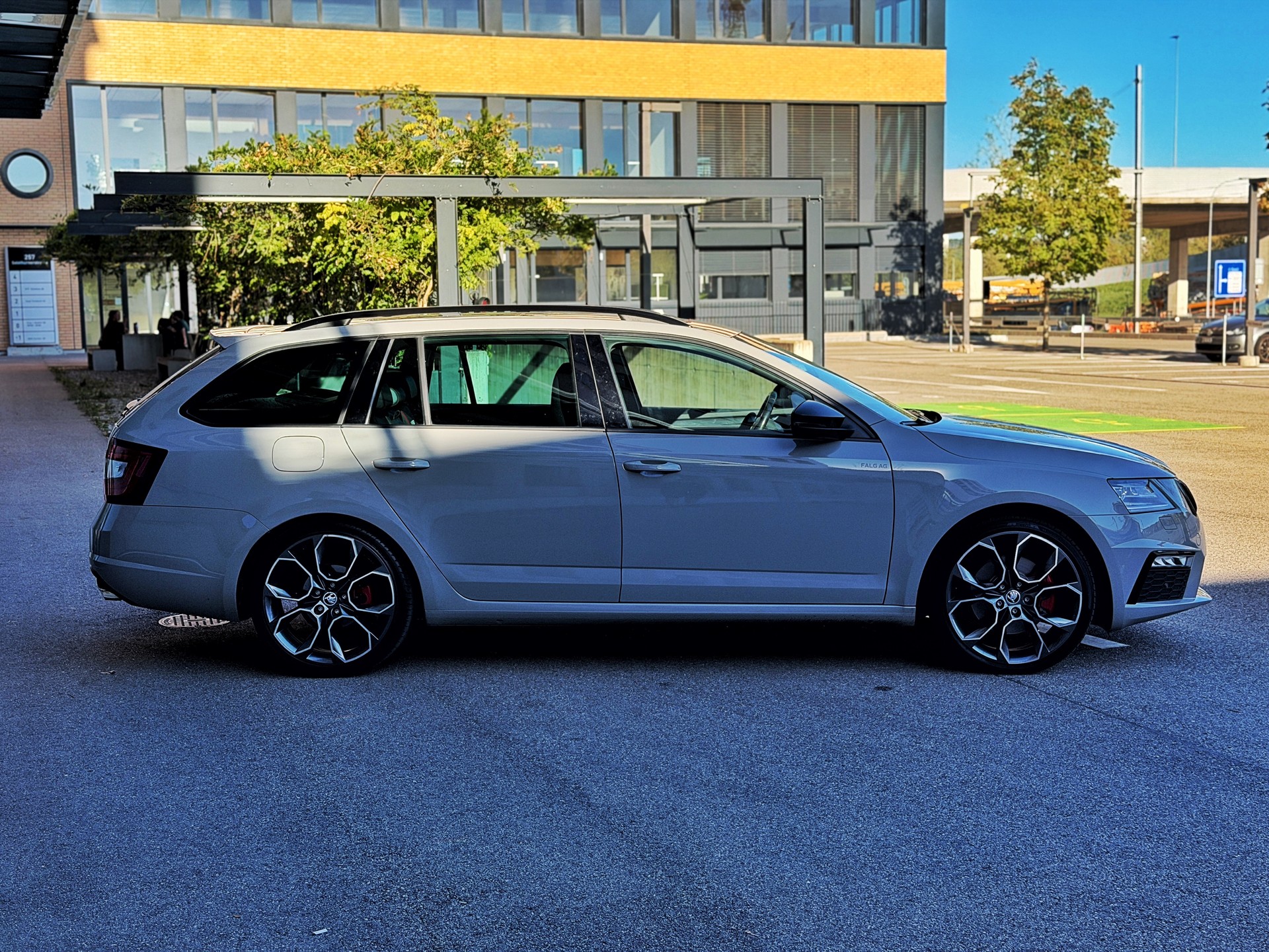 SKODA Octavia Combi 2.0 TDI RS DSG-image-6