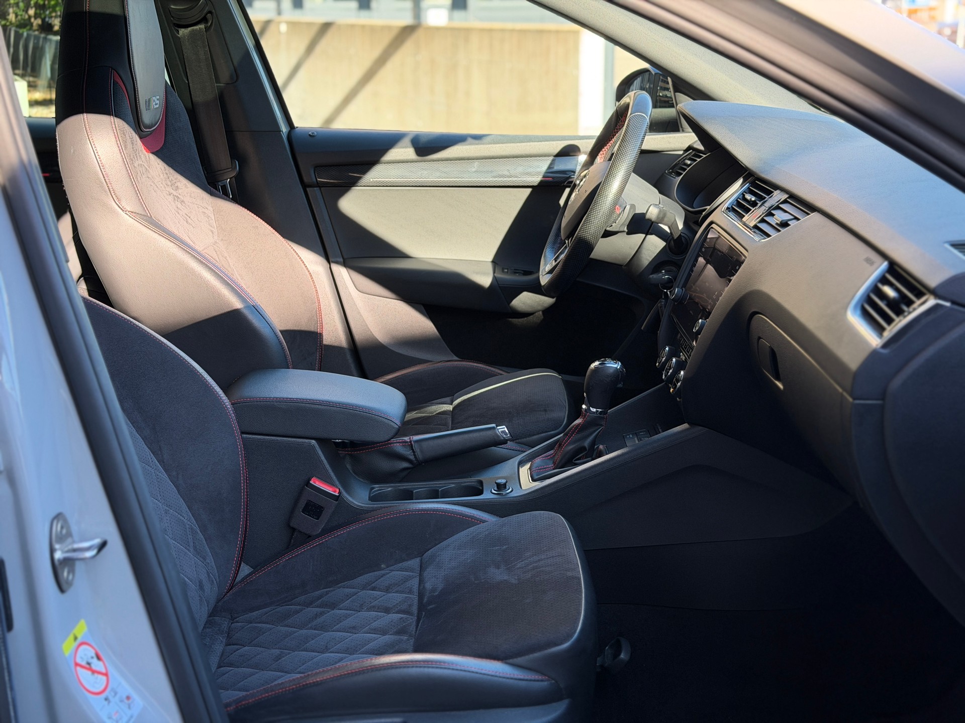 SKODA Octavia Combi 2.0 TDI RS DSG-image-22