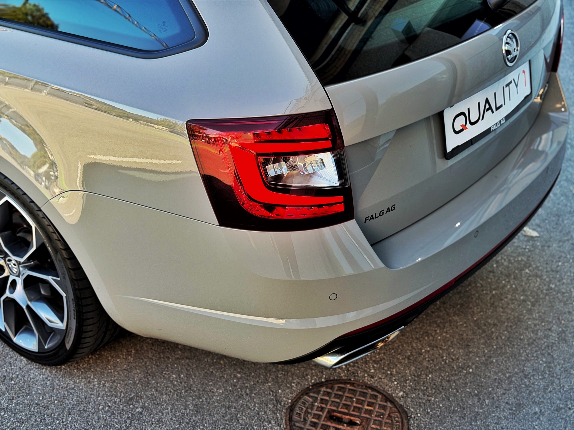 SKODA Octavia Combi 2.0 TDI RS DSG-image-12