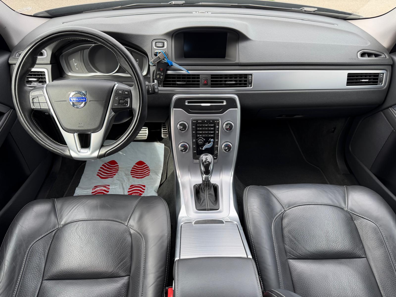 VOLVO XC70 2.4 D4 Classic Edition AWD-image-8