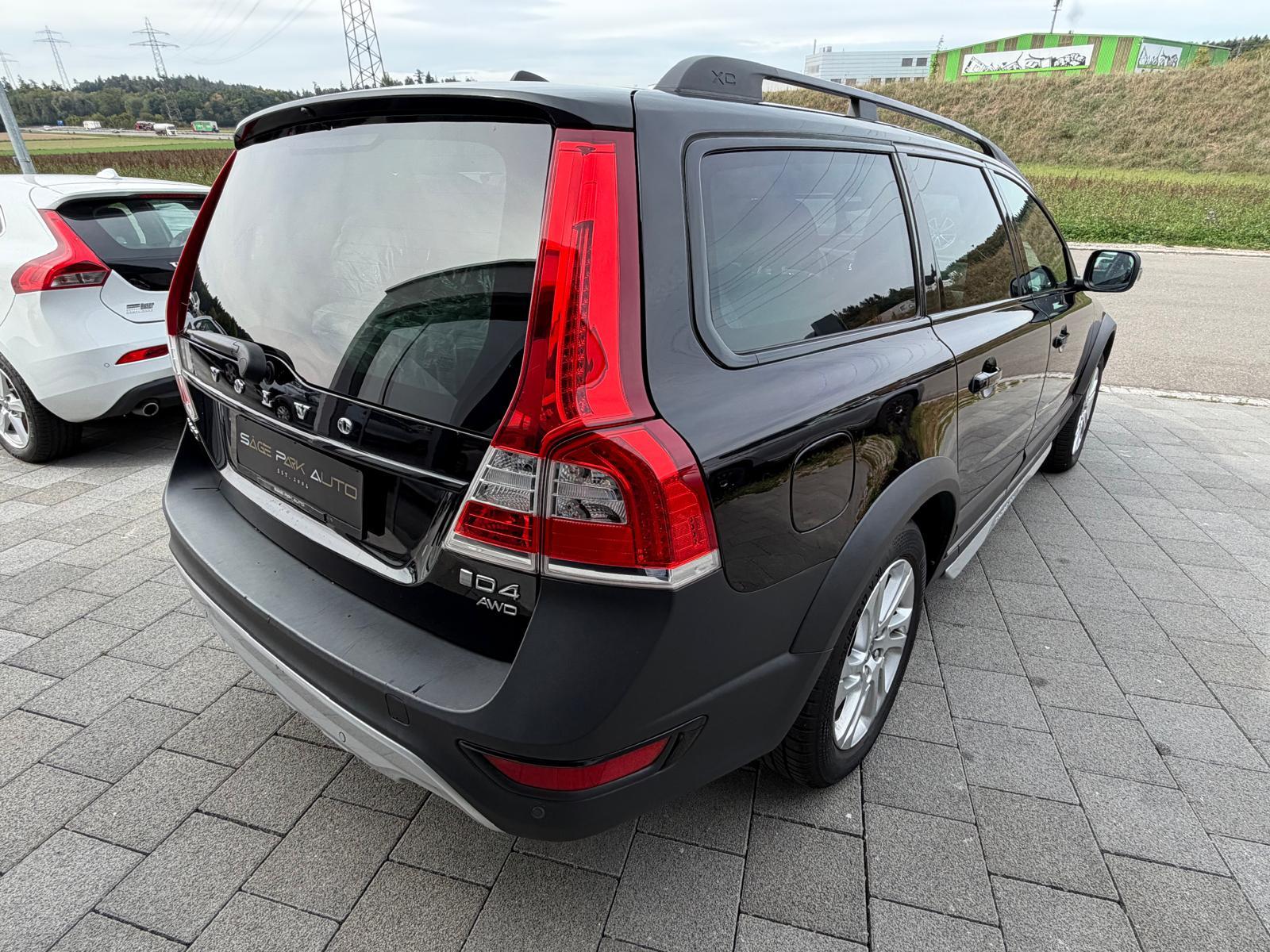 VOLVO XC70 2.4 D4 Classic Edition AWD-image-6