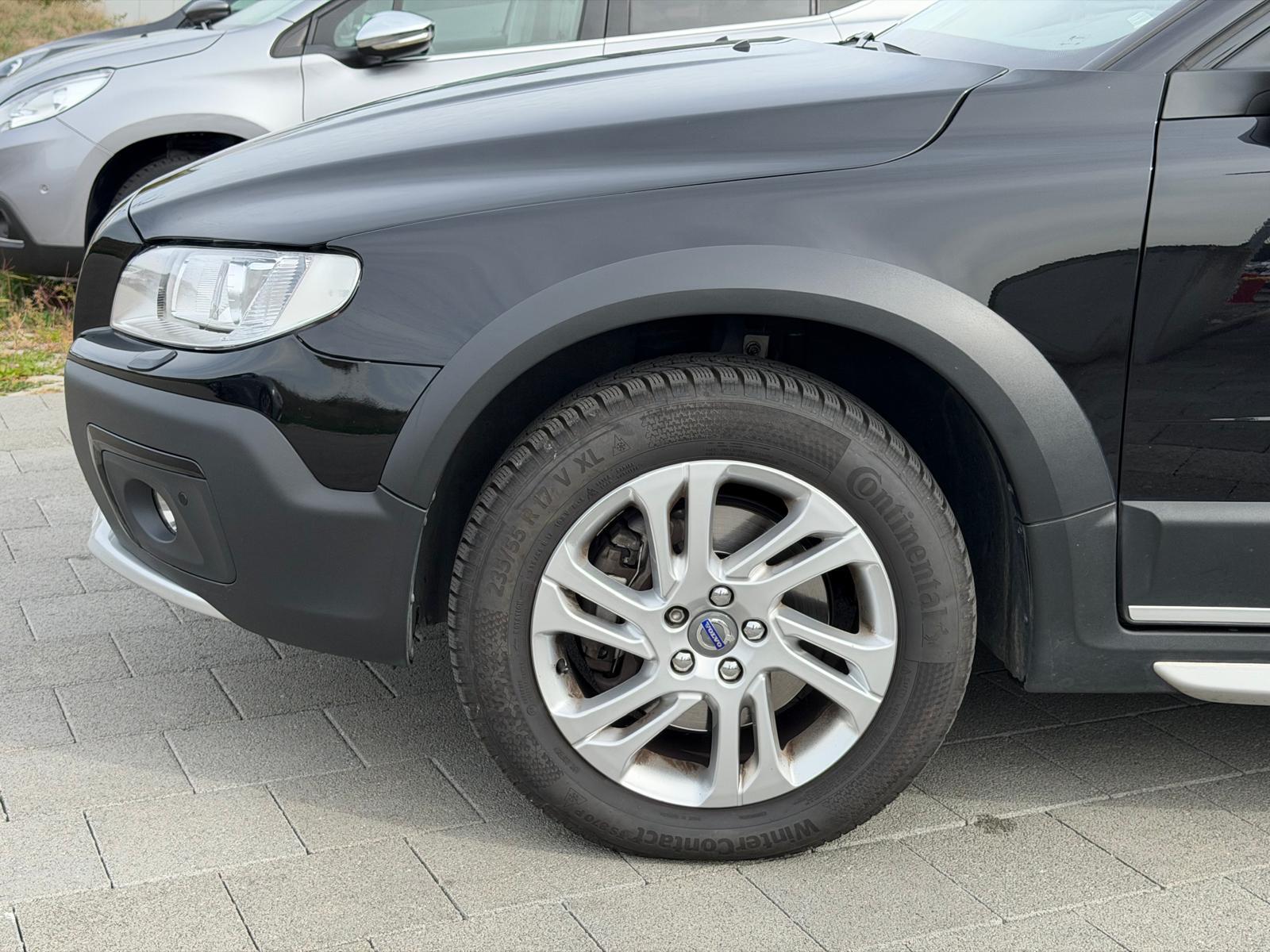 VOLVO XC70 2.4 D4 Classic Edition AWD-image-24