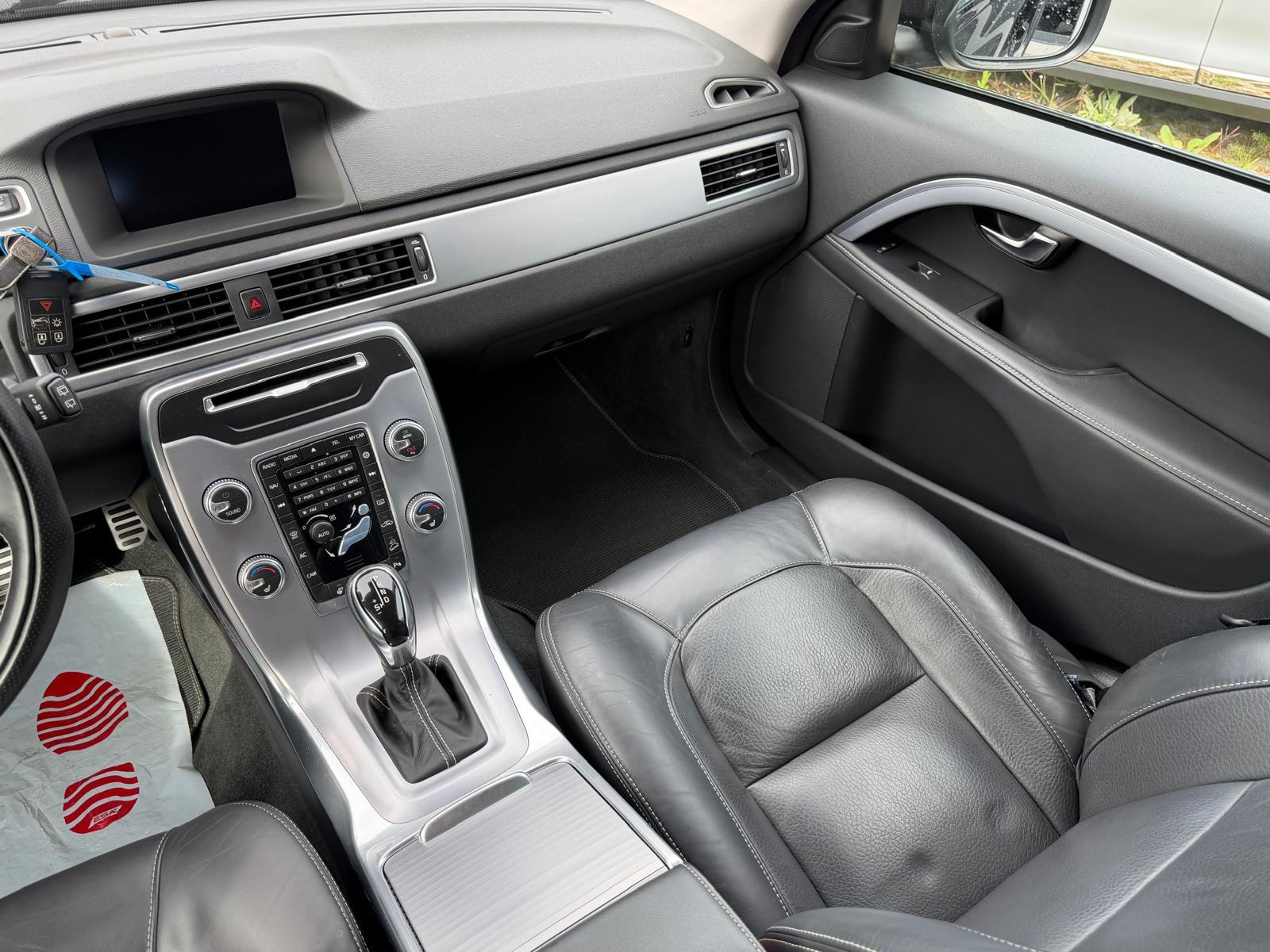VOLVO XC70 2.4 D4 Classic Edition AWD-image-12