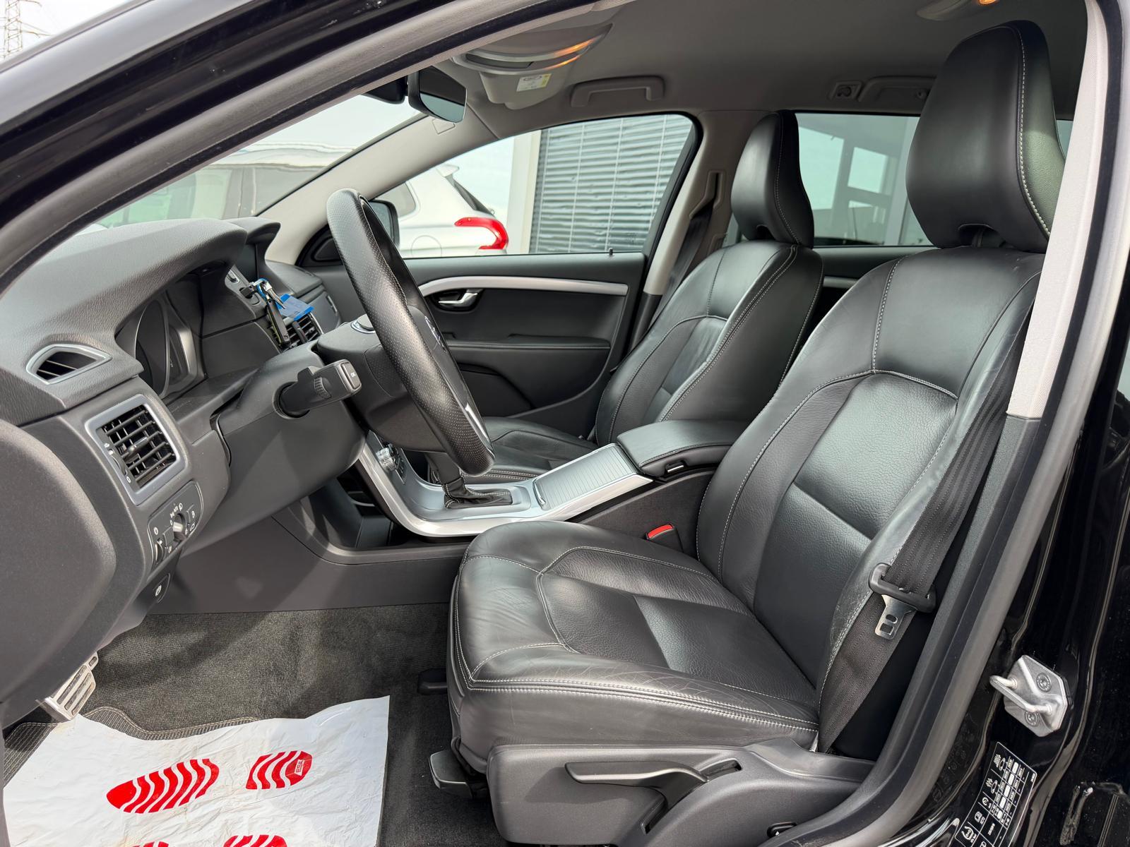 VOLVO XC70 2.4 D4 Classic Edition AWD-image-23