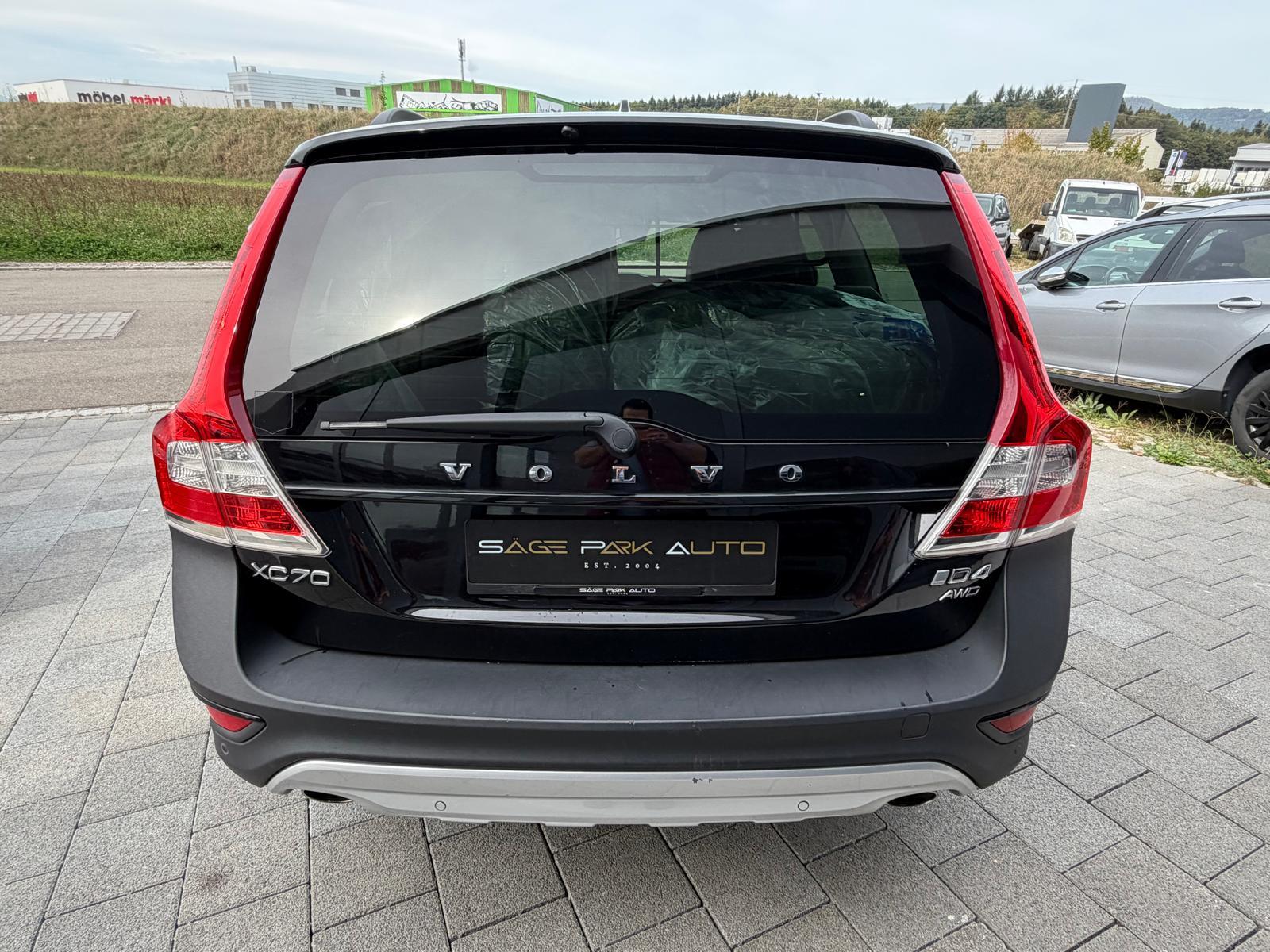 VOLVO XC70 2.4 D4 Classic Edition AWD-image-5